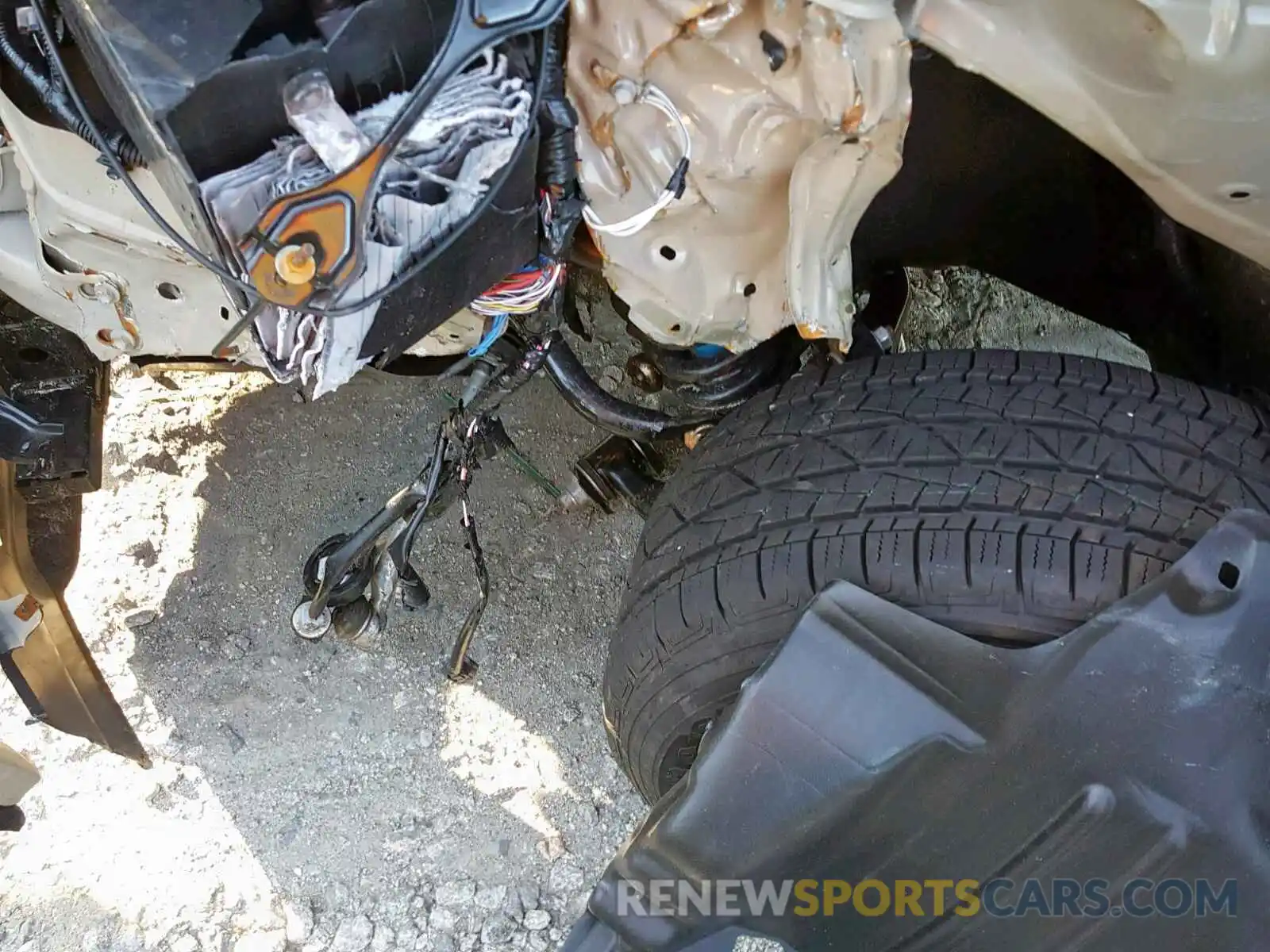 9 Photograph of a damaged car 5TFCZ5AN3KX169689 TOYOTA TACOMA DOU 2019