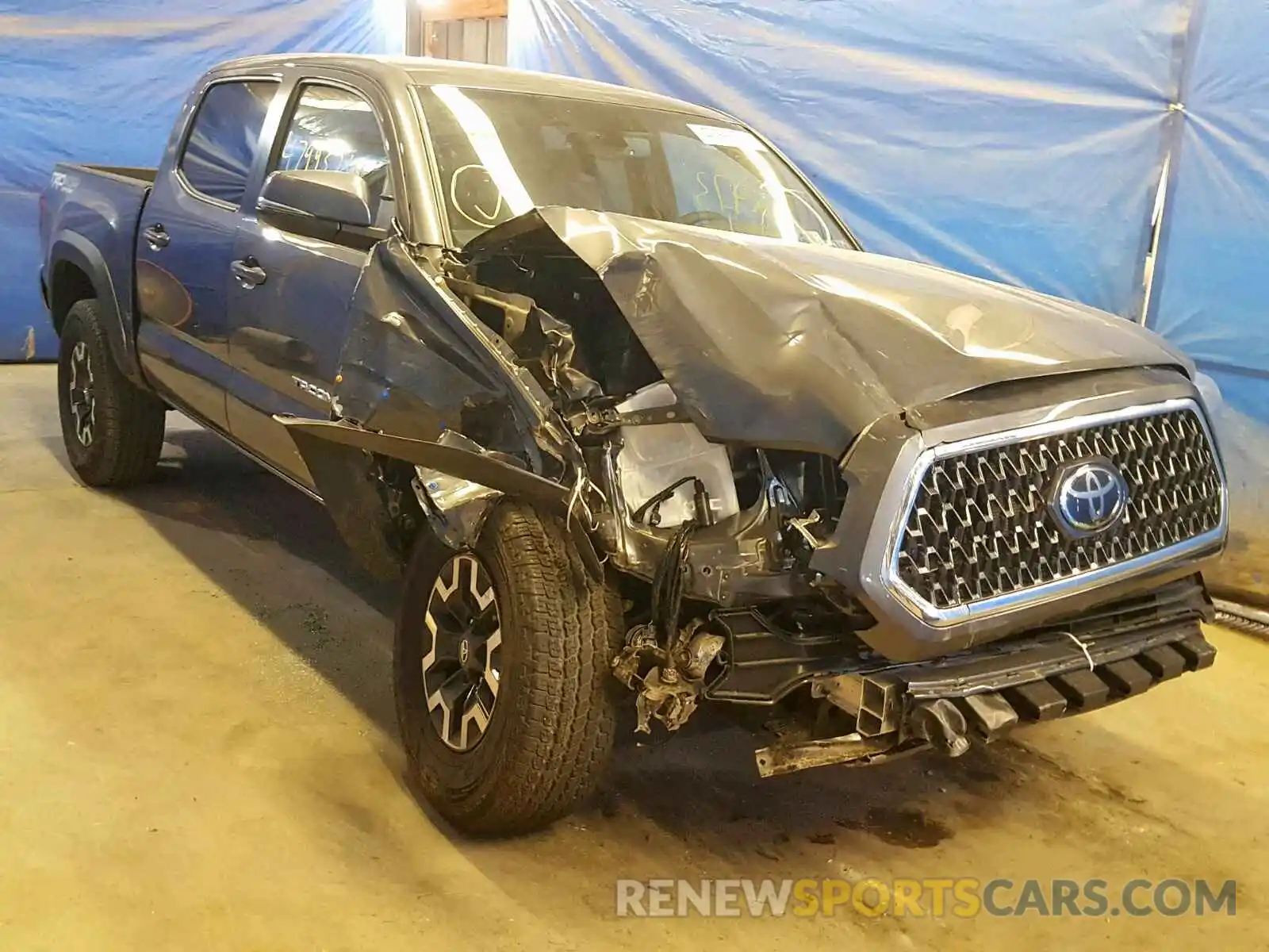 1 Photograph of a damaged car 5TFCZ5AN3KX186802 TOYOTA TACOMA DOU 2019