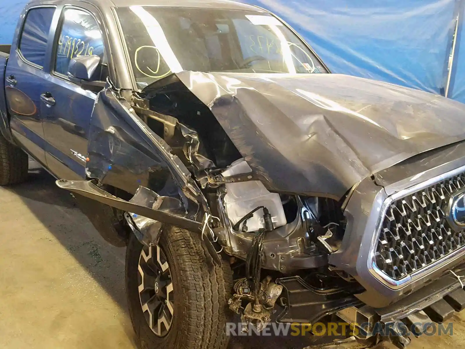 9 Photograph of a damaged car 5TFCZ5AN3KX186802 TOYOTA TACOMA DOU 2019