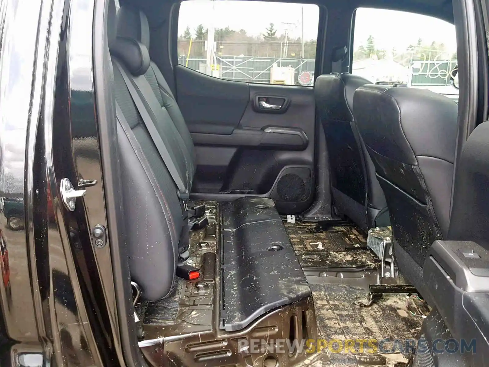 6 Photograph of a damaged car 5TFCZ5AN4KX177798 TOYOTA TACOMA DOU 2019