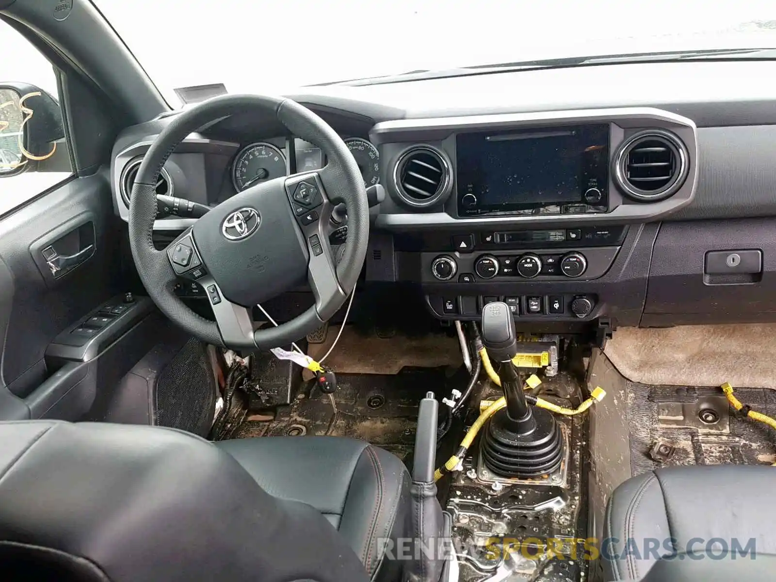 9 Photograph of a damaged car 5TFCZ5AN4KX177798 TOYOTA TACOMA DOU 2019