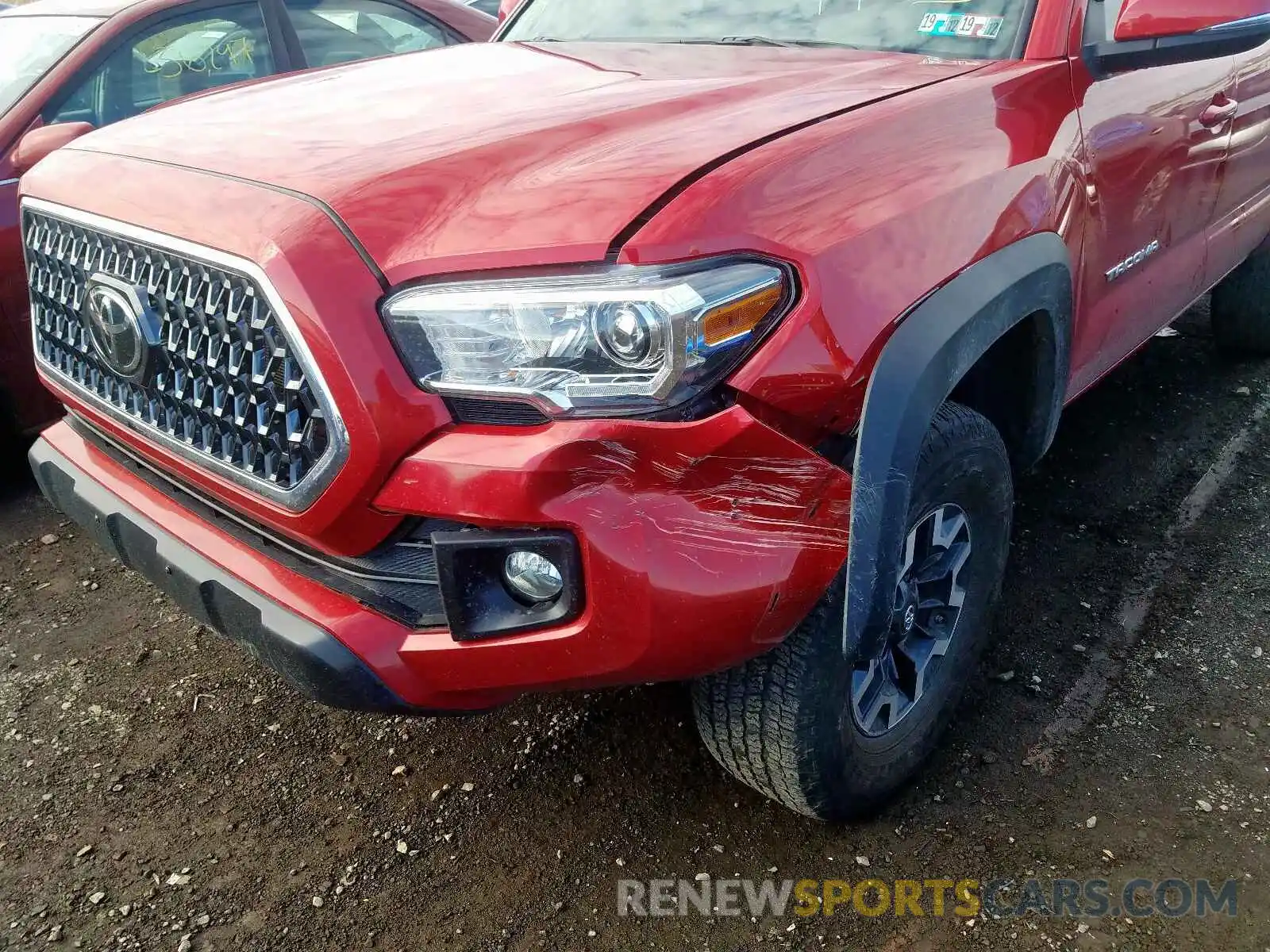 9 Photograph of a damaged car 5TFCZ5AN5KX174179 TOYOTA TACOMA DOU 2019