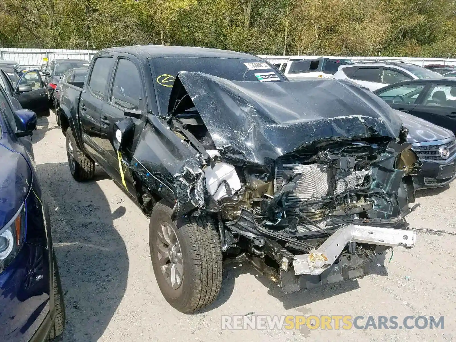 1 Photograph of a damaged car 5TFCZ5AN5KX196926 TOYOTA TACOMA DOU 2019