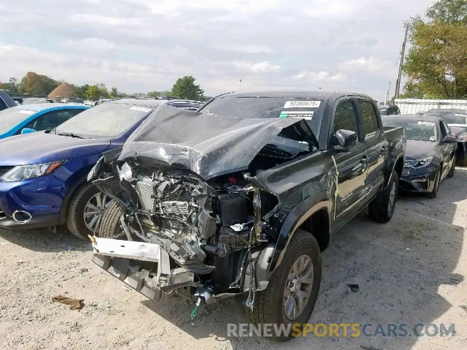 2 Photograph of a damaged car 5TFCZ5AN5KX196926 TOYOTA TACOMA DOU 2019