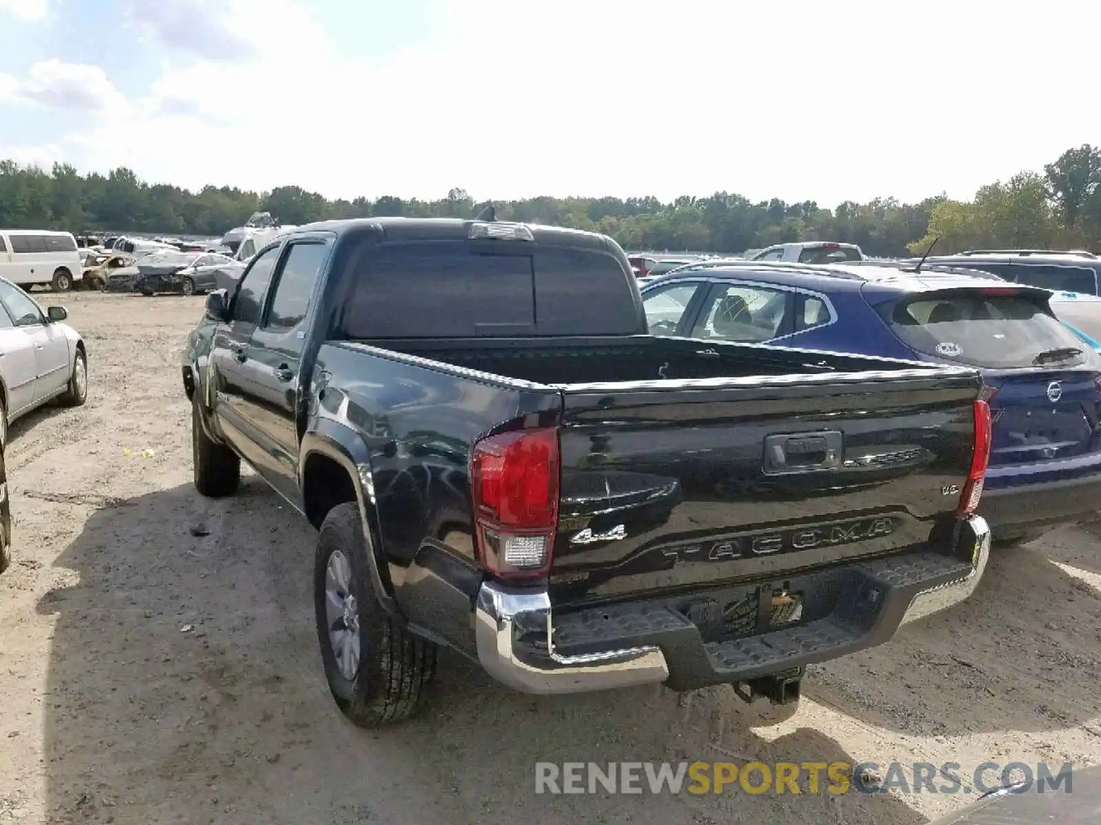 3 Photograph of a damaged car 5TFCZ5AN5KX196926 TOYOTA TACOMA DOU 2019