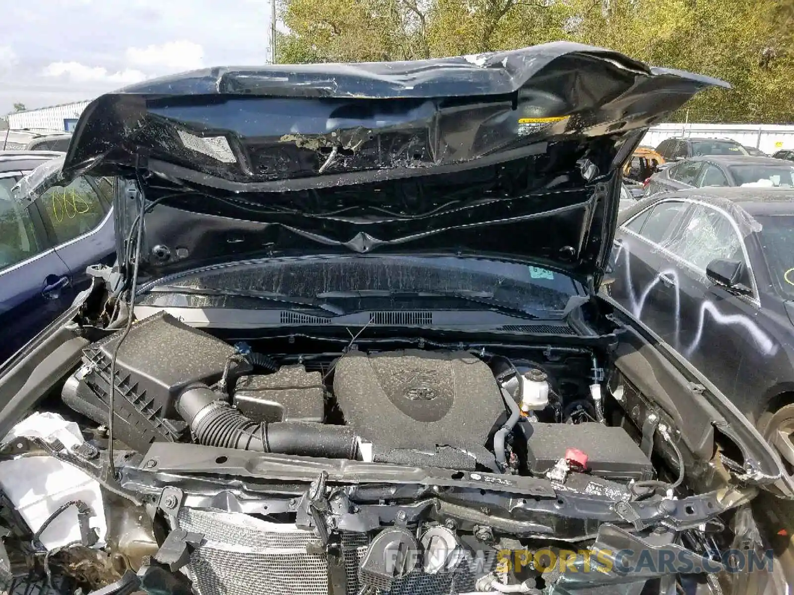 7 Photograph of a damaged car 5TFCZ5AN5KX196926 TOYOTA TACOMA DOU 2019