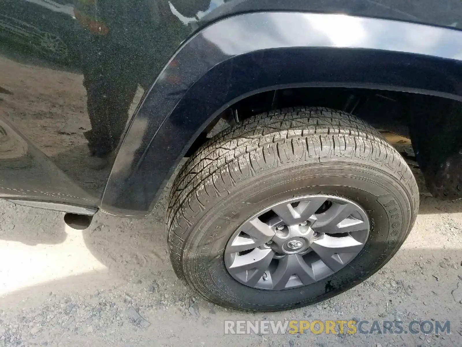 9 Photograph of a damaged car 5TFCZ5AN5KX196926 TOYOTA TACOMA DOU 2019