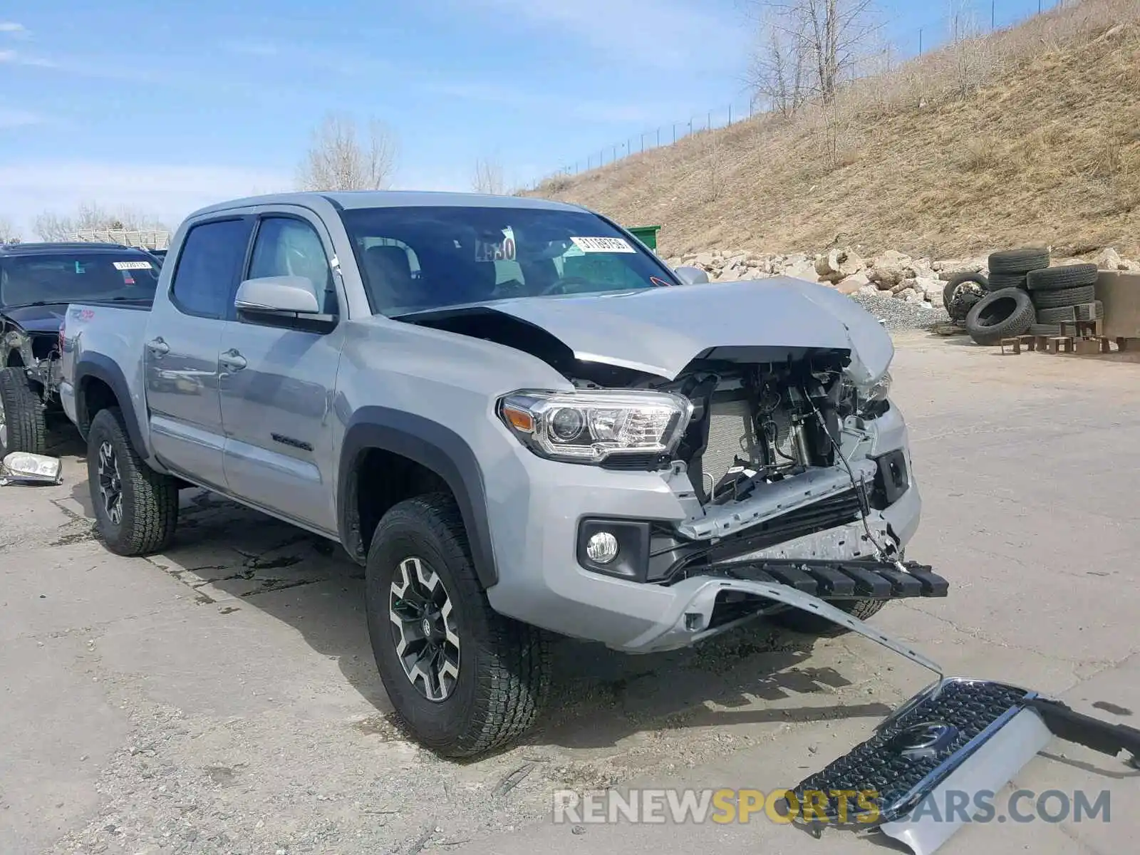 1 Photograph of a damaged car 5TFCZ5AN6KX177740 TOYOTA TACOMA DOU 2019