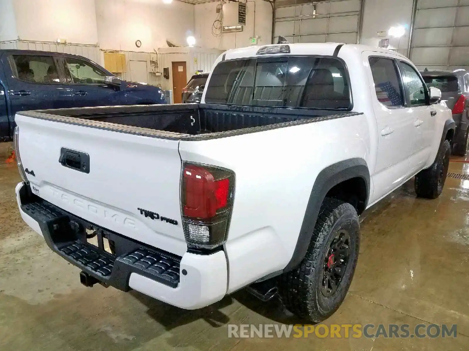 4 Photograph of a damaged car 5TFCZ5AN6KX191895 TOYOTA TACOMA DOU 2019