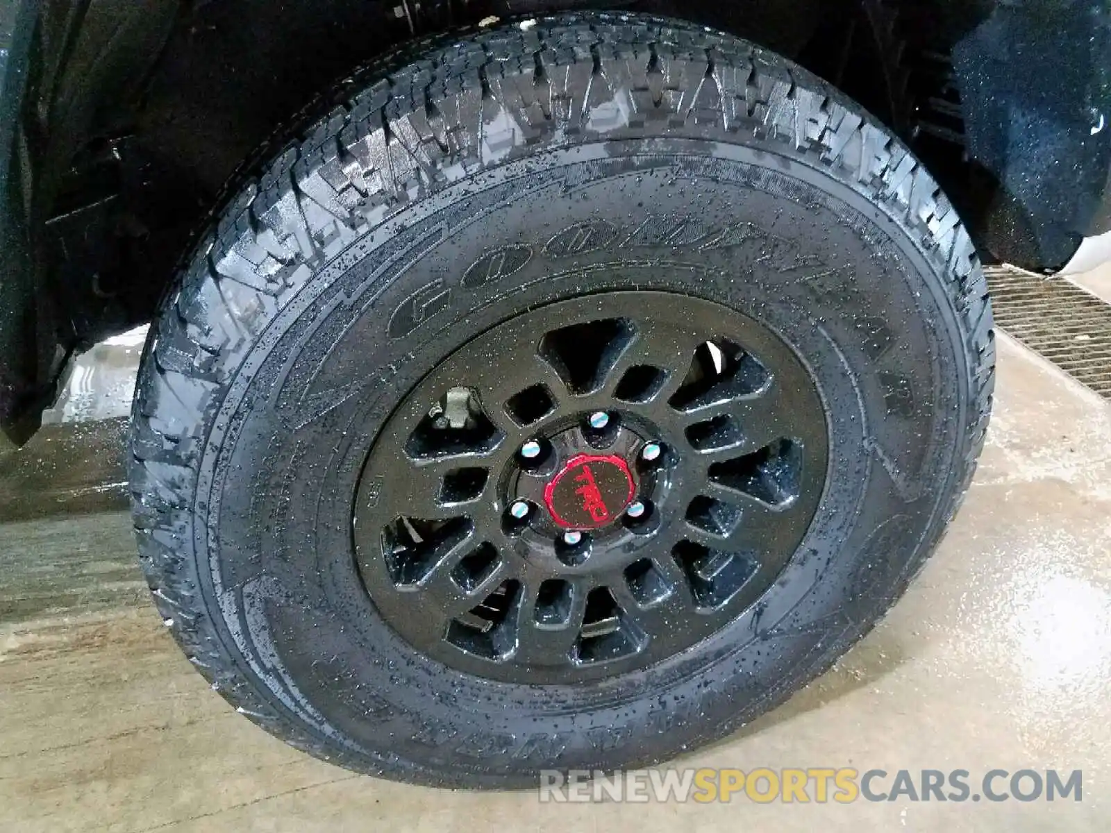 9 Photograph of a damaged car 5TFCZ5AN6KX191895 TOYOTA TACOMA DOU 2019