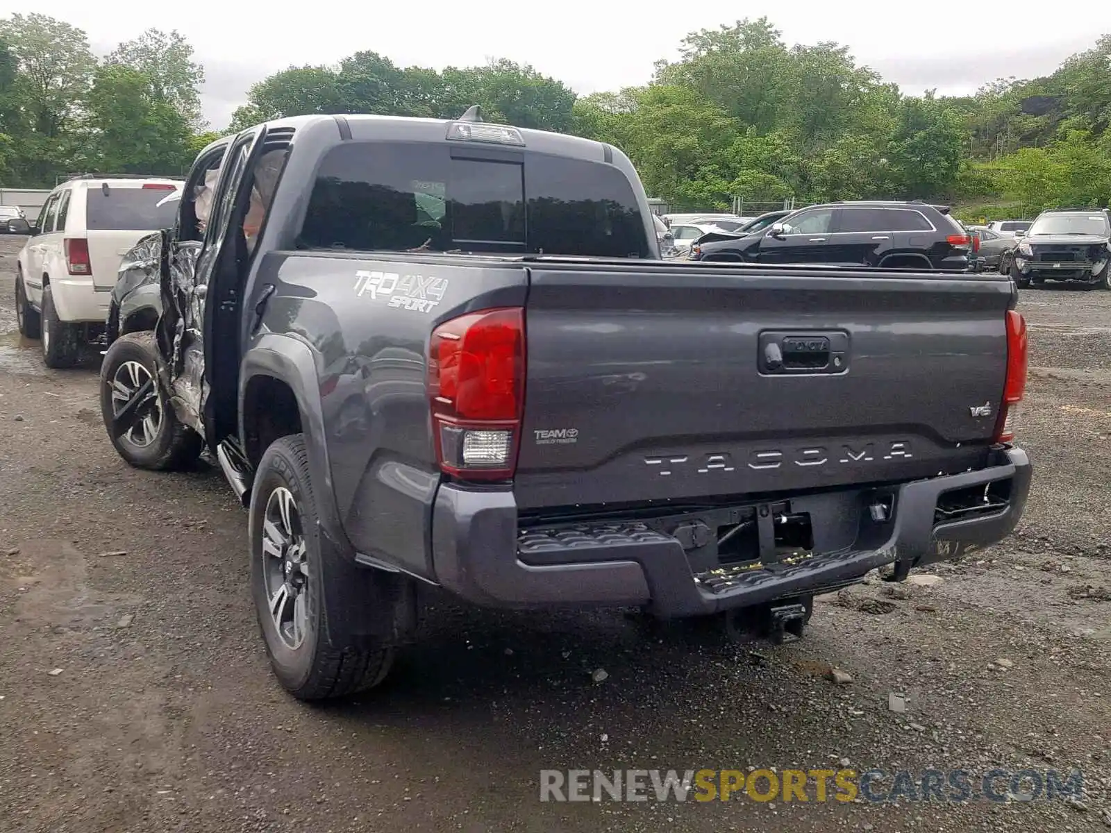 3 Photograph of a damaged car 5TFCZ5AN7KX187936 TOYOTA TACOMA DOU 2019