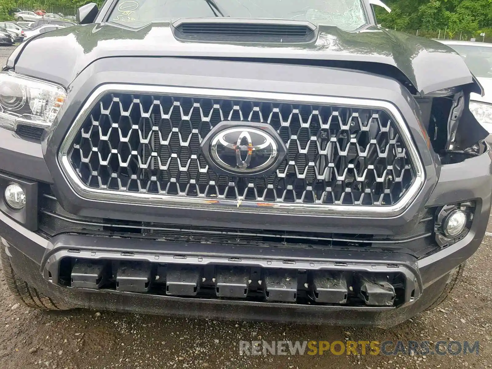 7 Photograph of a damaged car 5TFCZ5AN7KX187936 TOYOTA TACOMA DOU 2019