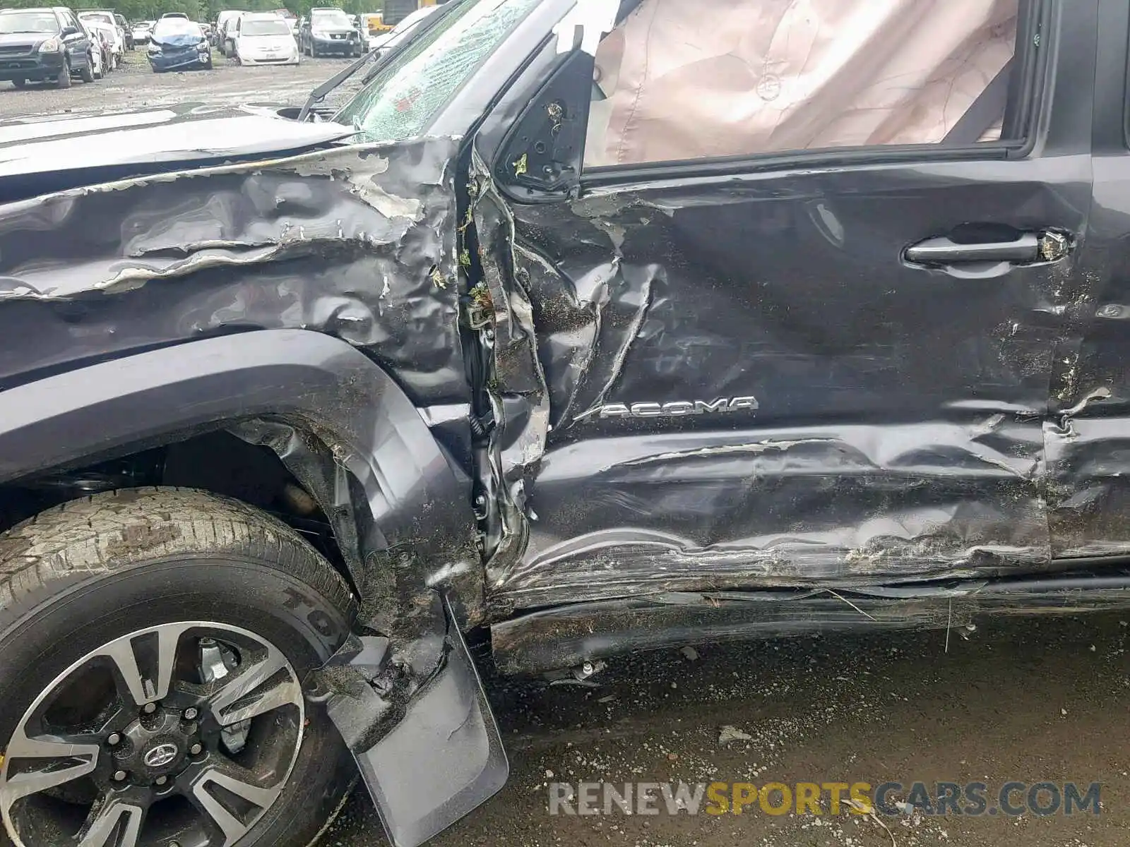 9 Photograph of a damaged car 5TFCZ5AN7KX187936 TOYOTA TACOMA DOU 2019