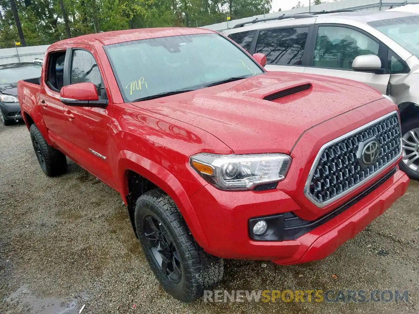 1 Photograph of a damaged car 5TFCZ5AN7KX192165 TOYOTA TACOMA DOU 2019