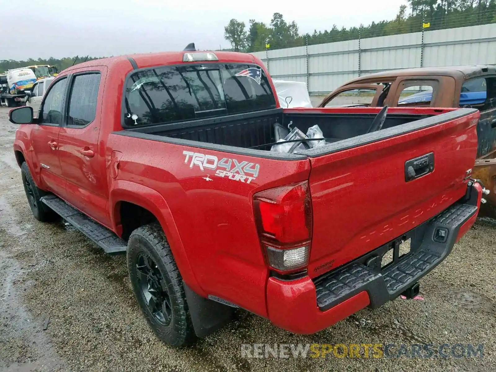 3 Photograph of a damaged car 5TFCZ5AN7KX192165 TOYOTA TACOMA DOU 2019