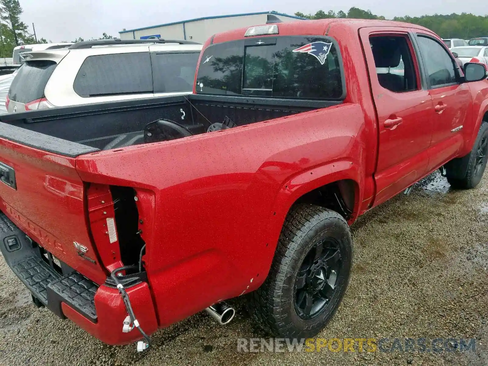 9 Photograph of a damaged car 5TFCZ5AN7KX192165 TOYOTA TACOMA DOU 2019