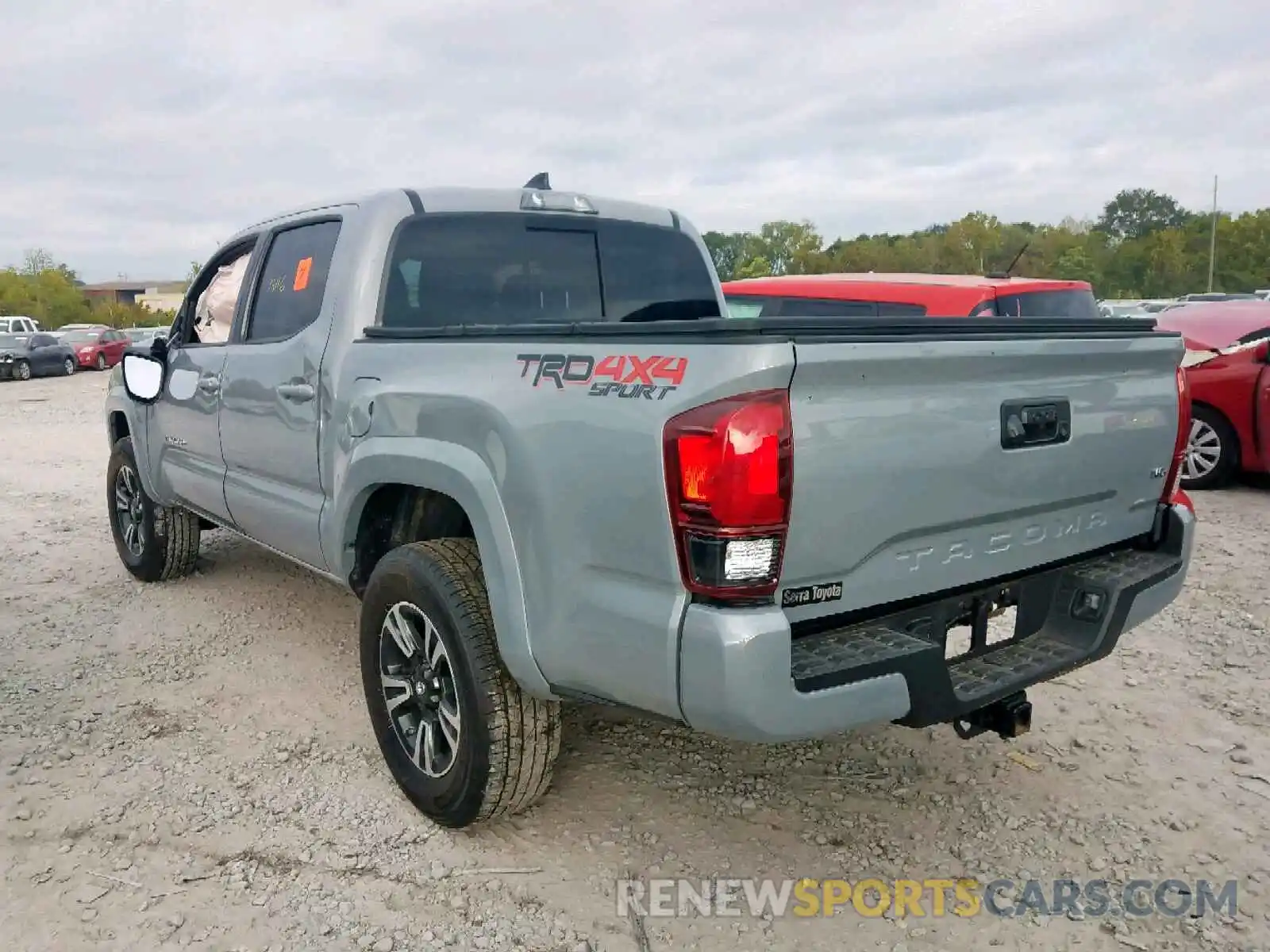 3 Photograph of a damaged car 5TFCZ5AN8KX165699 TOYOTA TACOMA DOU 2019