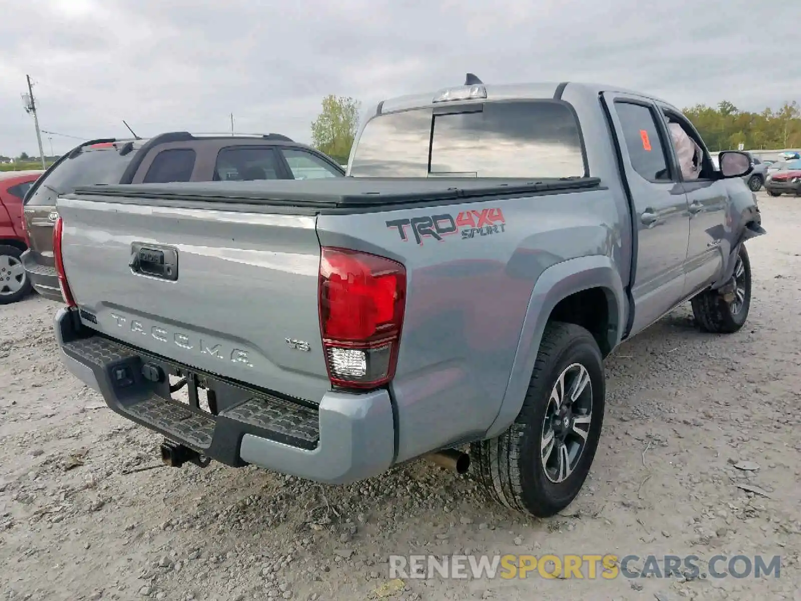 4 Photograph of a damaged car 5TFCZ5AN8KX165699 TOYOTA TACOMA DOU 2019