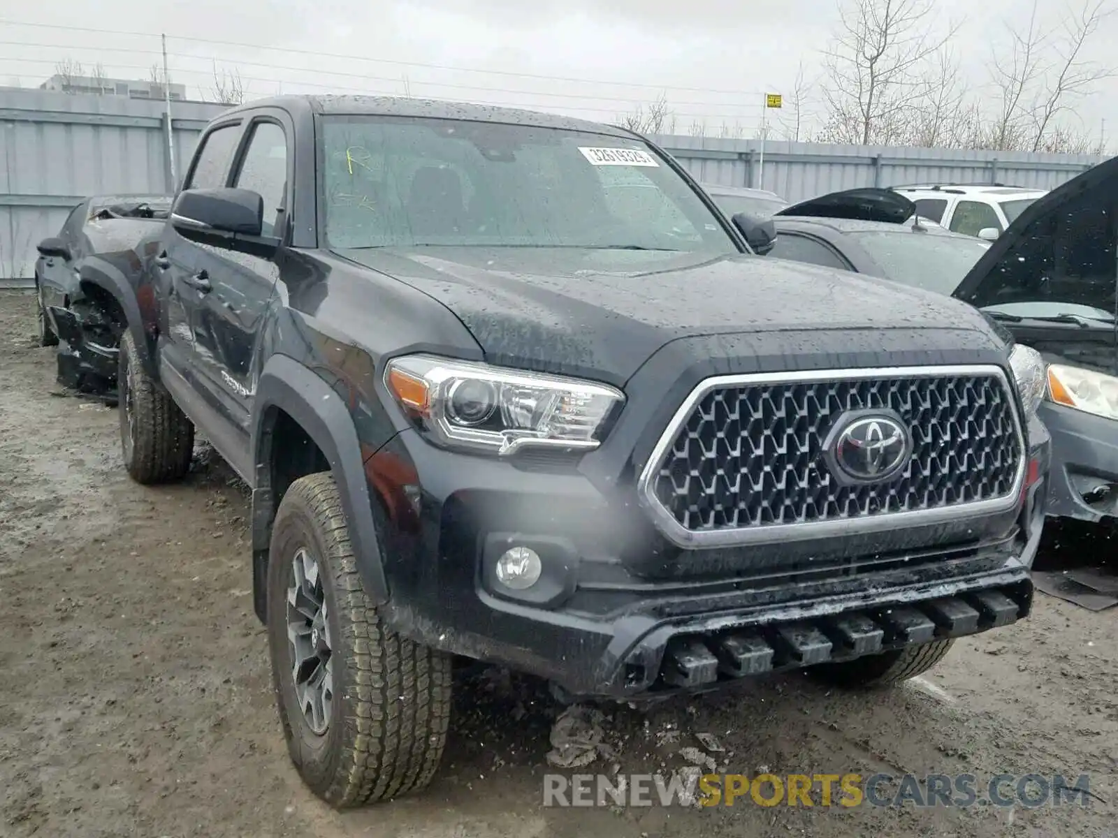 1 Photograph of a damaged car 5TFCZ5AN8KX165833 TOYOTA TACOMA DOU 2019