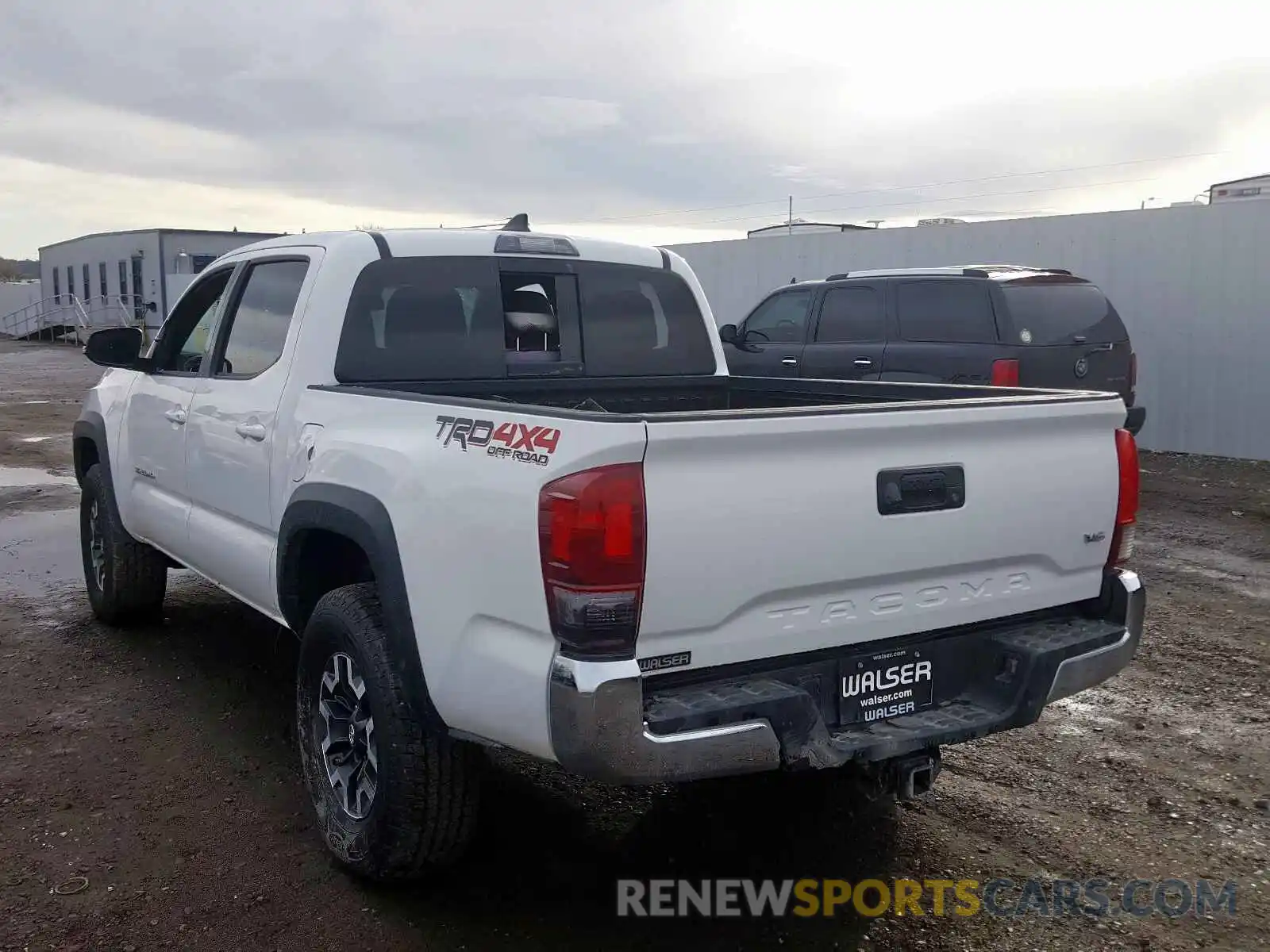 3 Photograph of a damaged car 5TFCZ5AN8KX177450 TOYOTA TACOMA DOU 2019