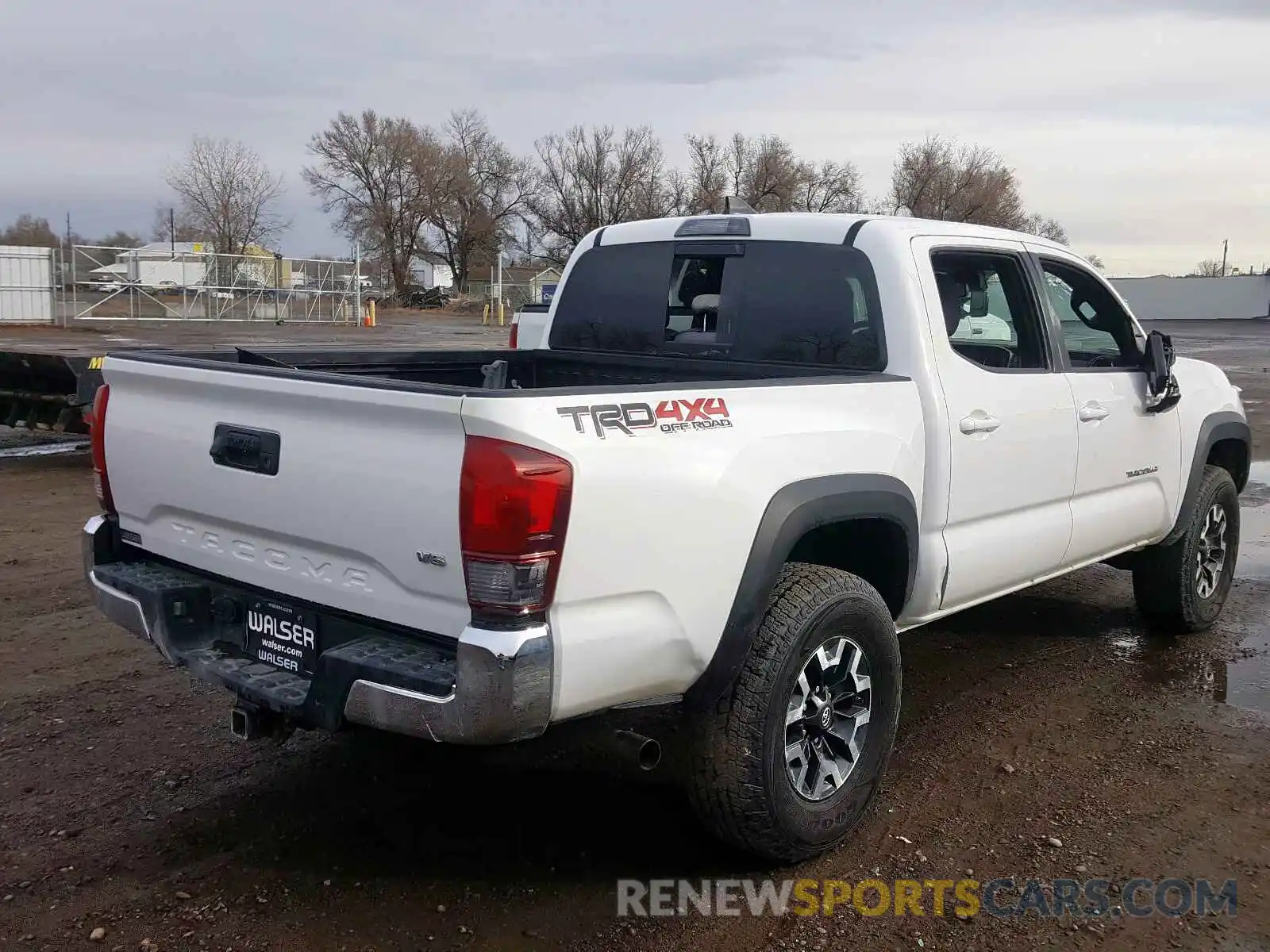 4 Photograph of a damaged car 5TFCZ5AN8KX177450 TOYOTA TACOMA DOU 2019