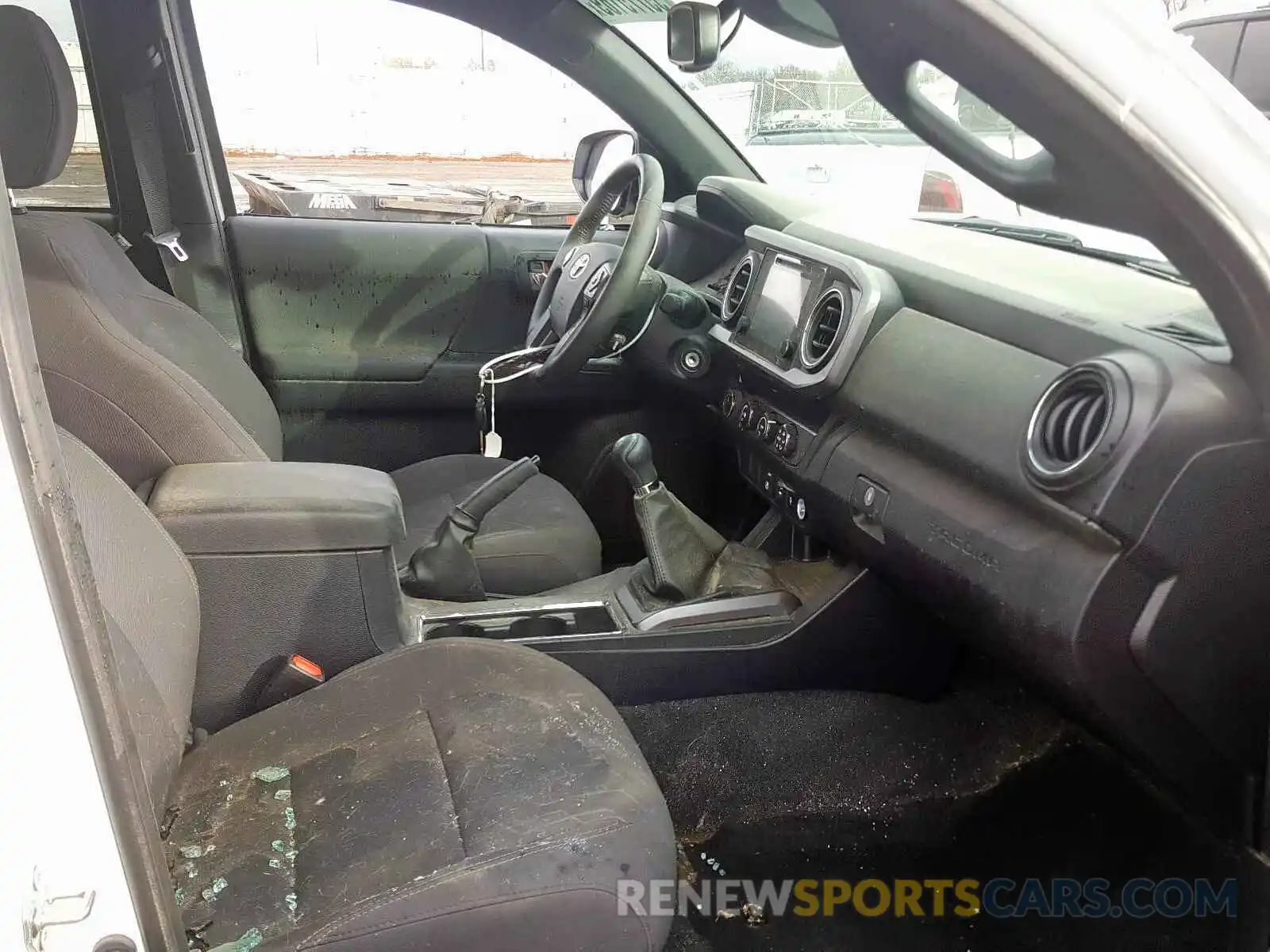 5 Photograph of a damaged car 5TFCZ5AN8KX177450 TOYOTA TACOMA DOU 2019