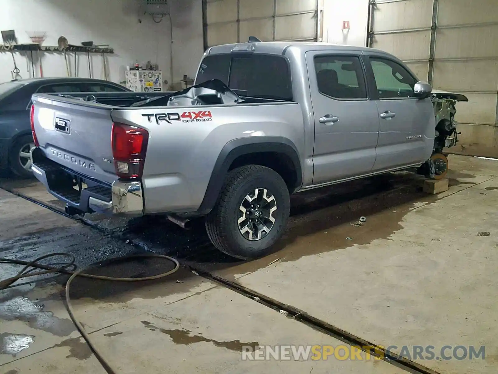 4 Photograph of a damaged car 5TFCZ5AN9KX167851 TOYOTA TACOMA DOU 2019