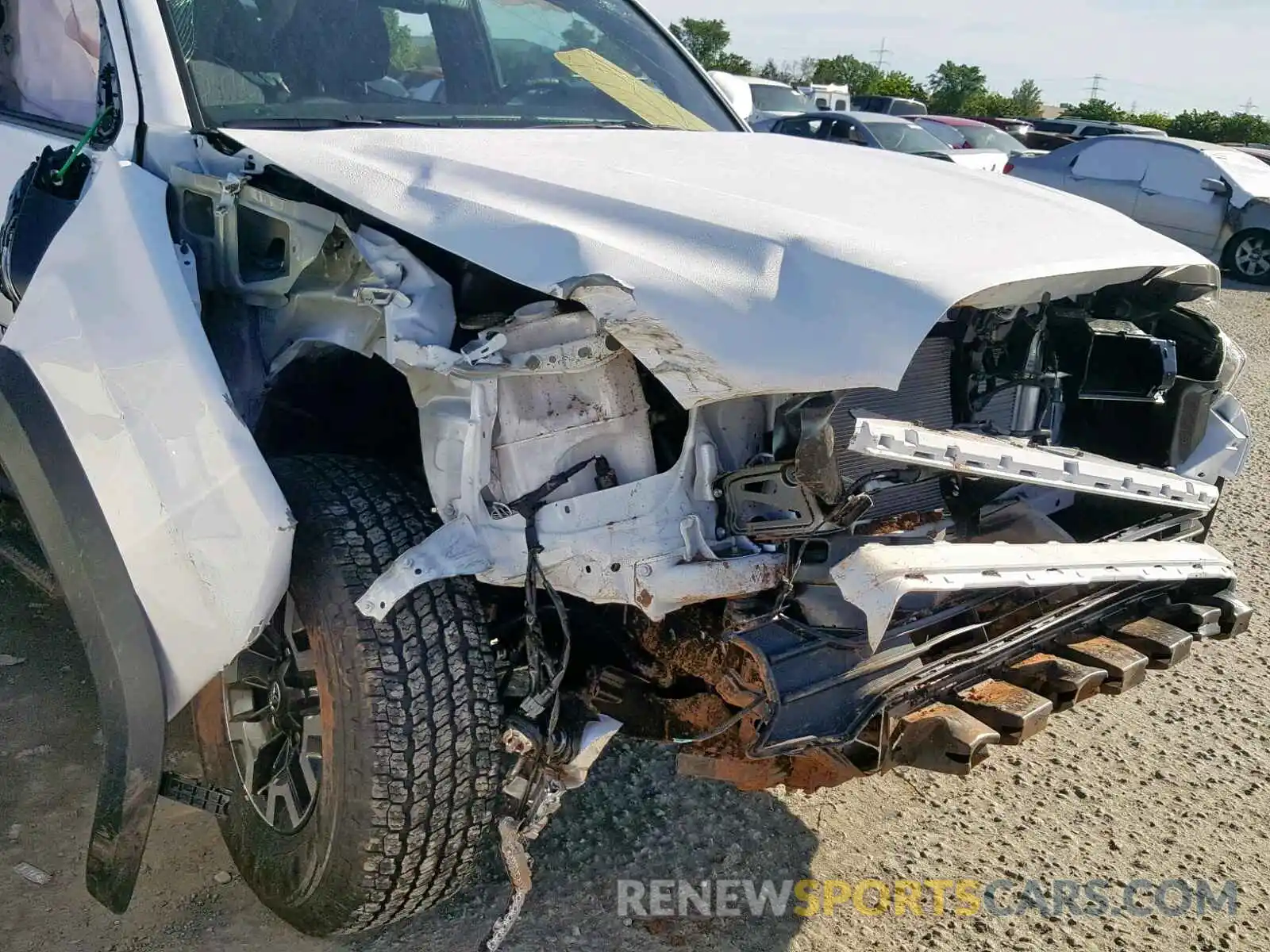 9 Photograph of a damaged car 5TFCZ5AN9KX188764 TOYOTA TACOMA DOU 2019