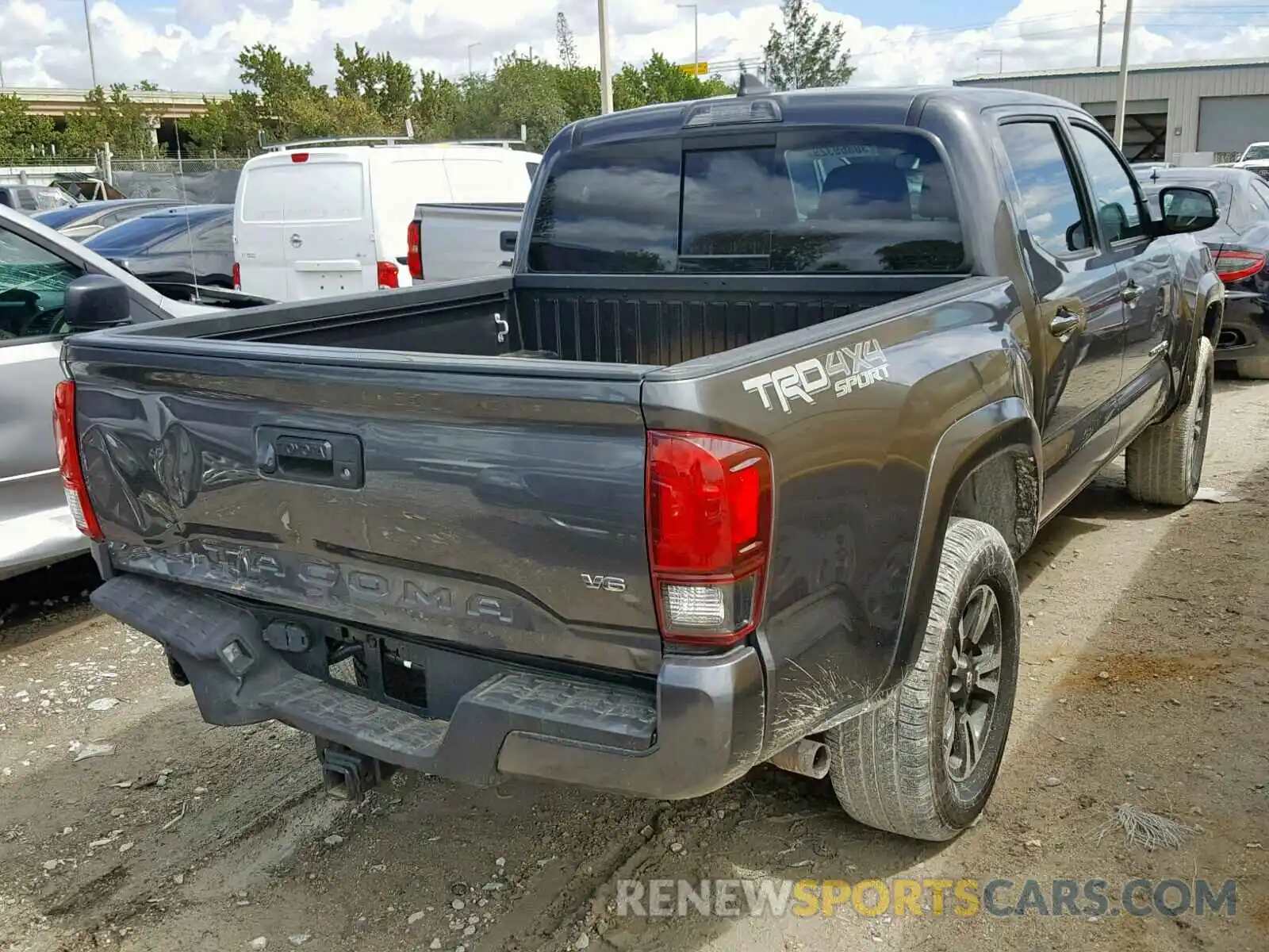 4 Фотография поврежденного автомобиля 5TFCZ5ANXKX171147 TOYOTA TACOMA DOU 2019