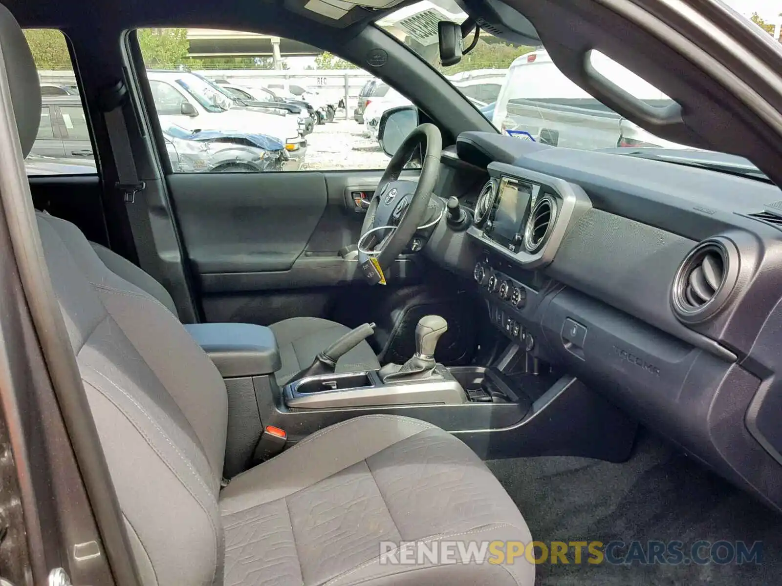 5 Photograph of a damaged car 5TFCZ5ANXKX171147 TOYOTA TACOMA DOU 2019