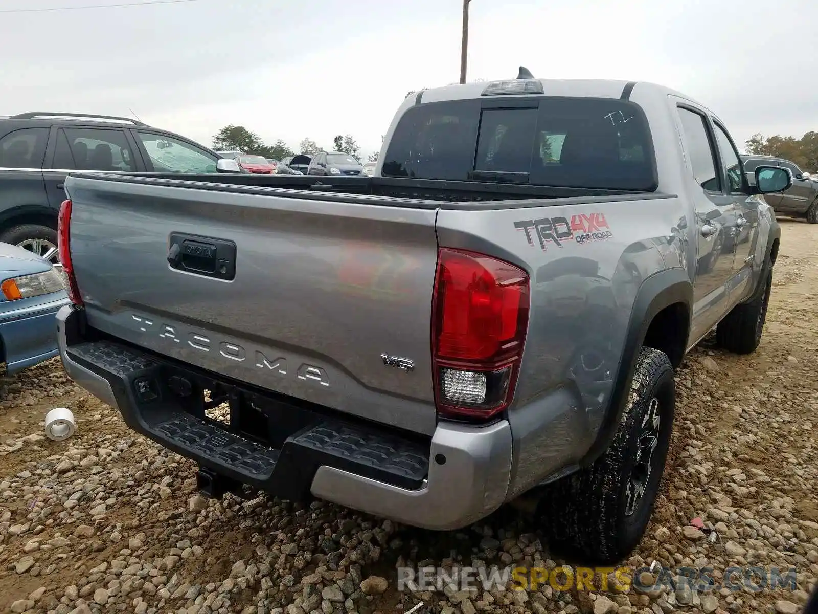 4 Photograph of a damaged car 5TFCZ5ANXKX190815 TOYOTA TACOMA DOU 2019