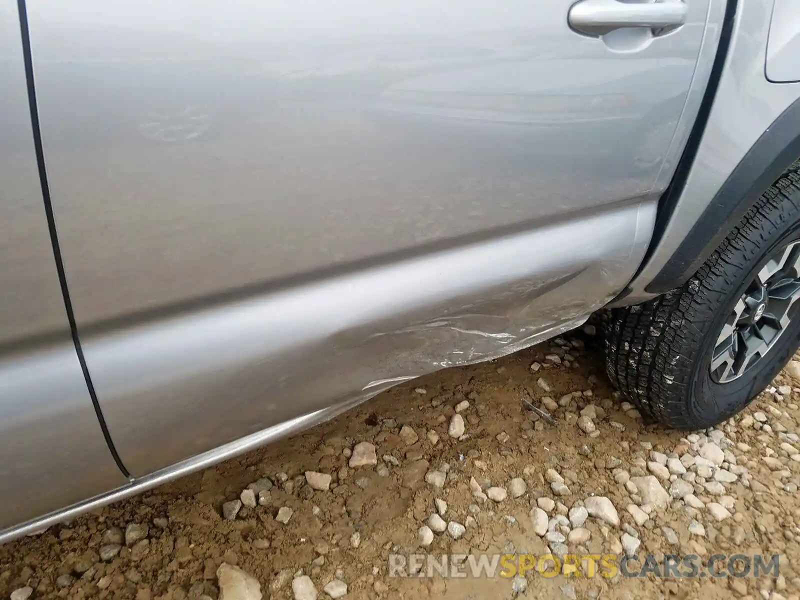 9 Photograph of a damaged car 5TFCZ5ANXKX190815 TOYOTA TACOMA DOU 2019