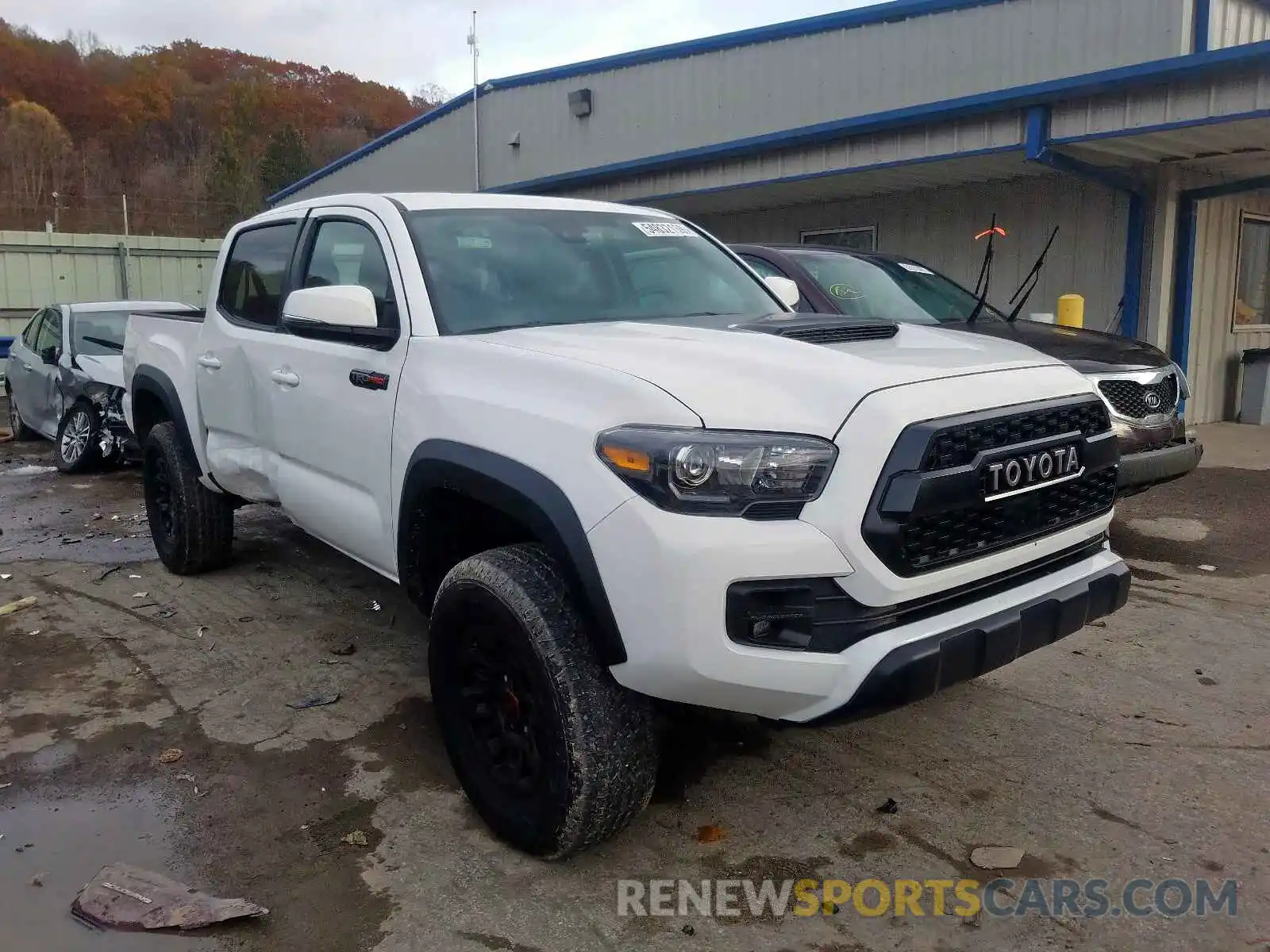 1 Photograph of a damaged car 5TFCZ5ANXKX191009 TOYOTA TACOMA DOU 2019