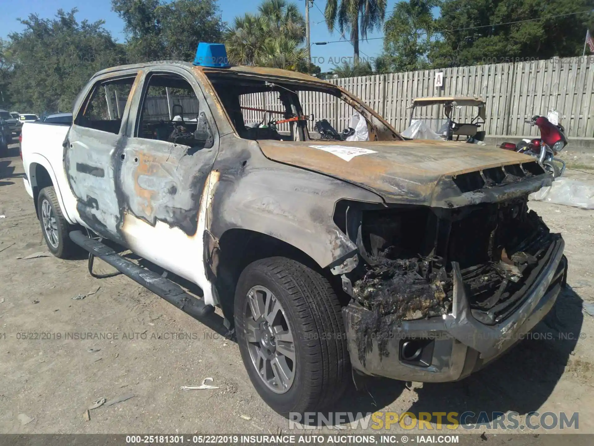 1 Photograph of a damaged car 5TFAY5F10KX780277 TOYOTA TUNDRA 2019