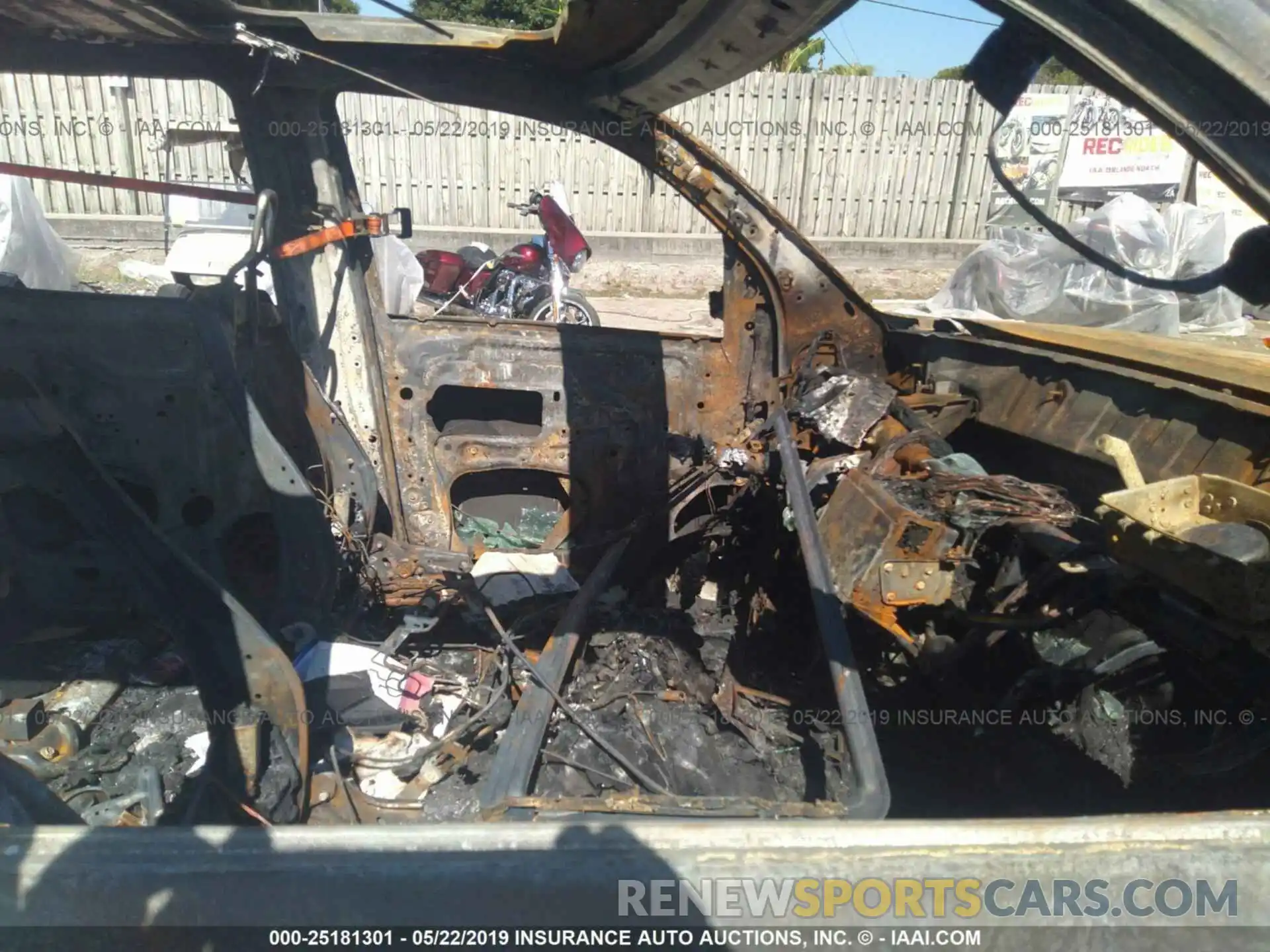 5 Photograph of a damaged car 5TFAY5F10KX780277 TOYOTA TUNDRA 2019