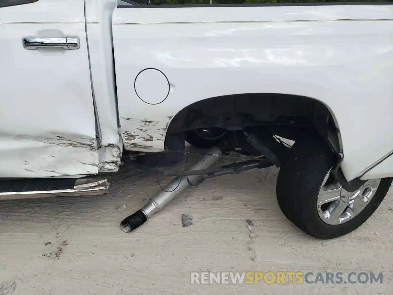 9 Photograph of a damaged car 5TFAY5F11KX817904 TOYOTA TUNDRA 2019