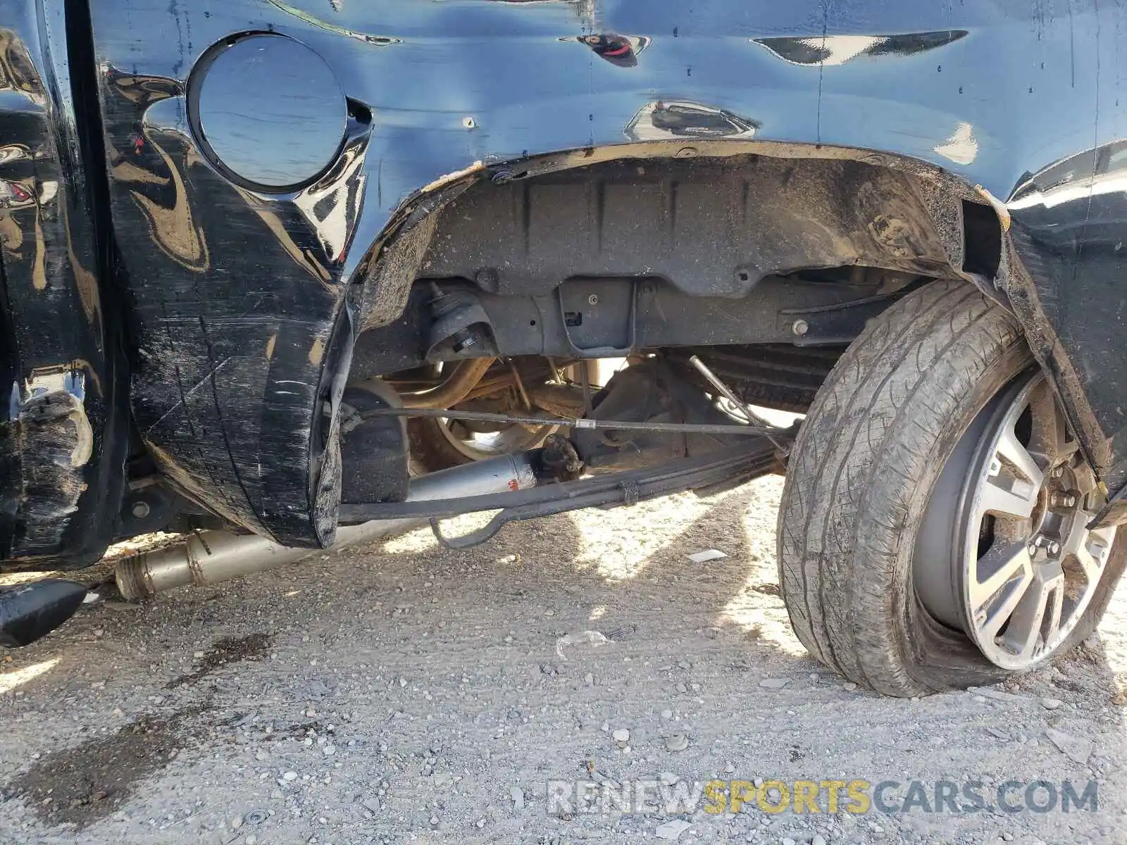 9 Photograph of a damaged car 5TFAY5F12KX824943 TOYOTA TUNDRA 2019