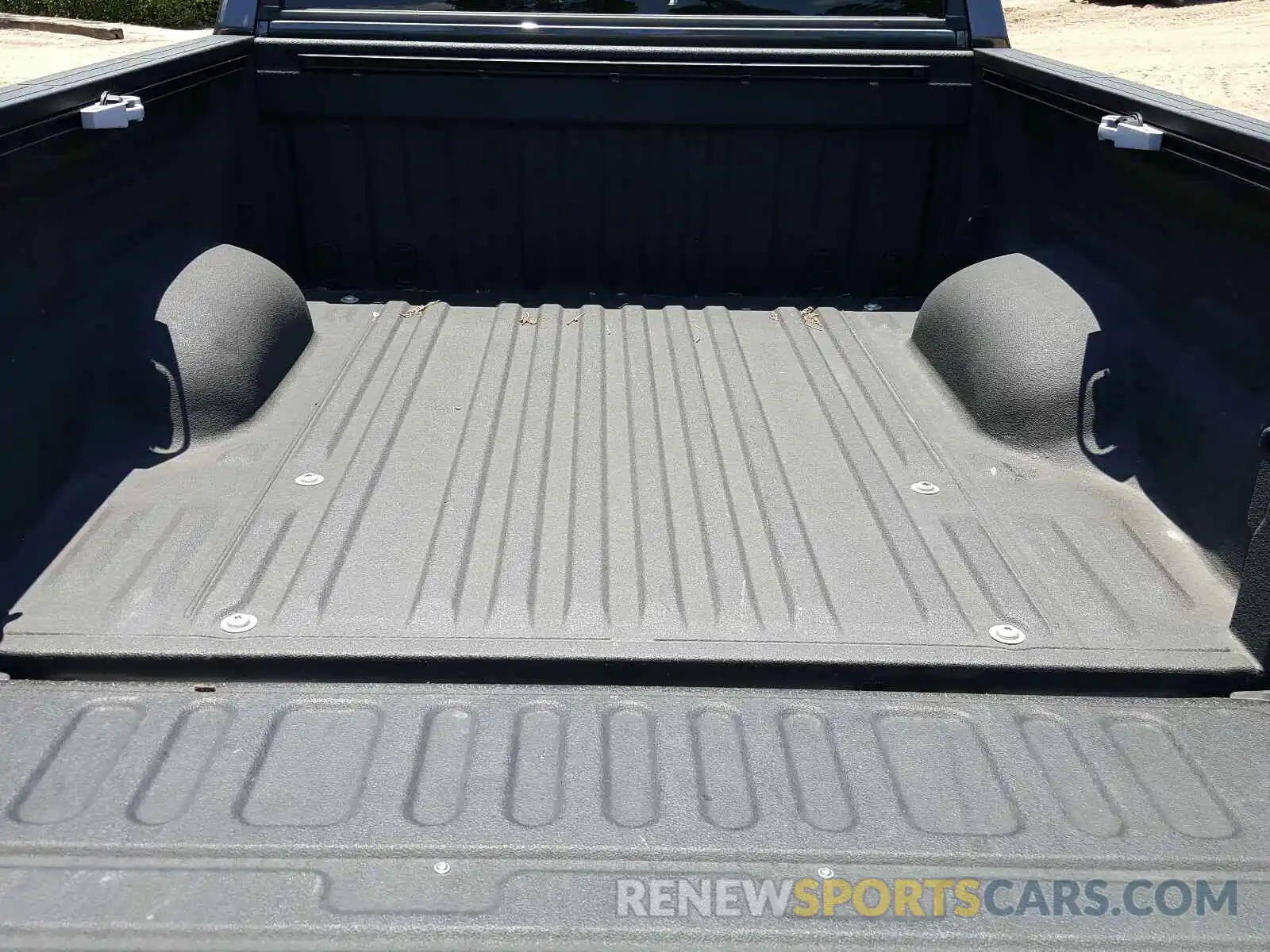 9 Photograph of a damaged car 5TFAY5F13KX820111 TOYOTA TUNDRA 2019