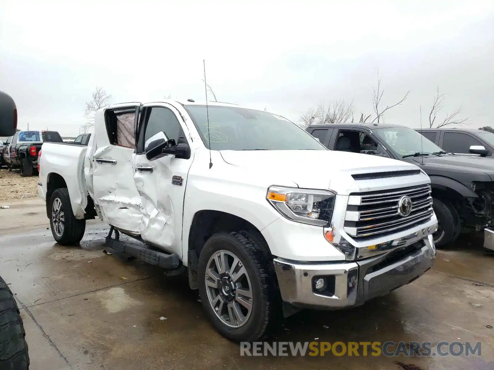 1 Photograph of a damaged car 5TFAY5F15KX800989 TOYOTA TUNDRA 2019