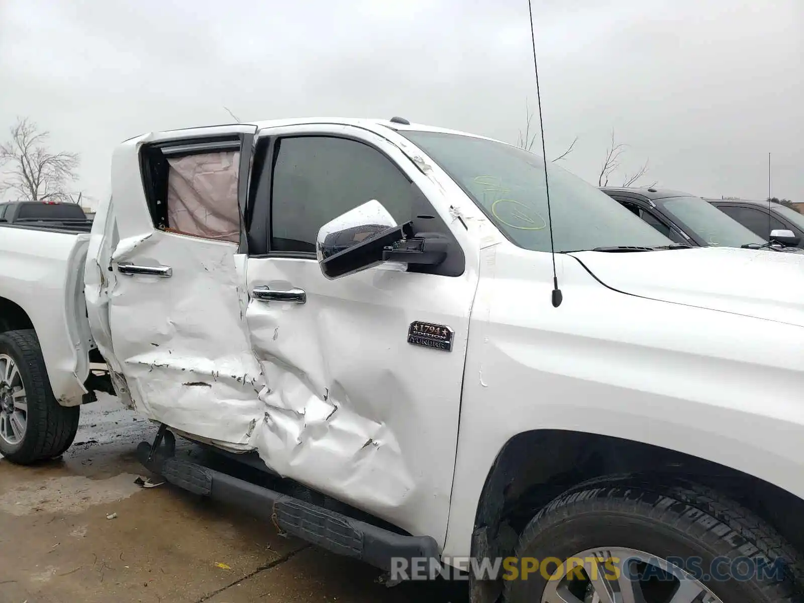 9 Photograph of a damaged car 5TFAY5F15KX800989 TOYOTA TUNDRA 2019