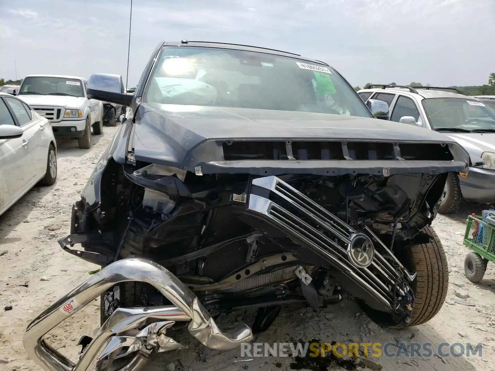 9 Photograph of a damaged car 5TFAY5F15KX805481 TOYOTA TUNDRA 2019