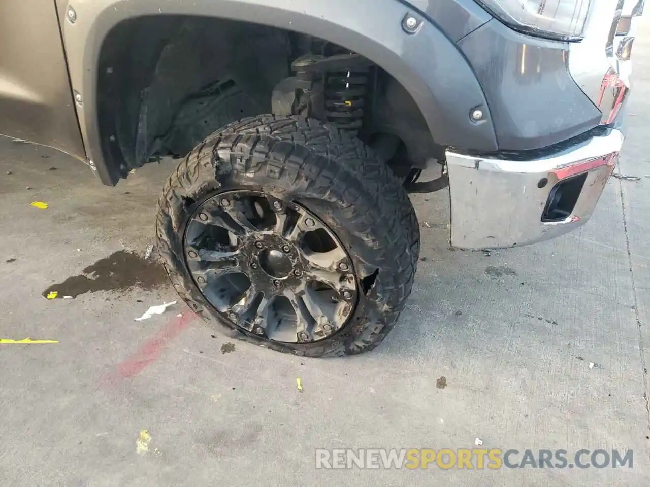 9 Photograph of a damaged car 5TFAY5F16KX787511 TOYOTA TUNDRA 2019