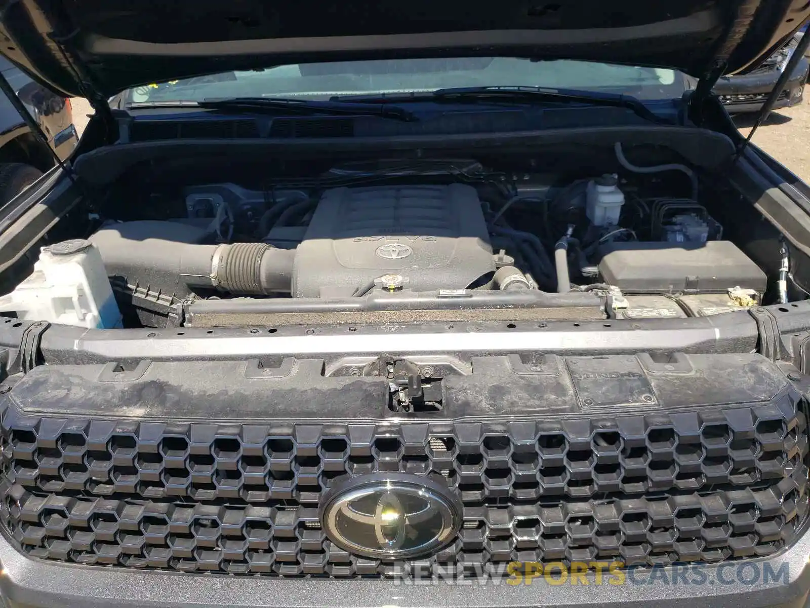 7 Photograph of a damaged car 5TFAY5F16KX826582 TOYOTA TUNDRA 2019