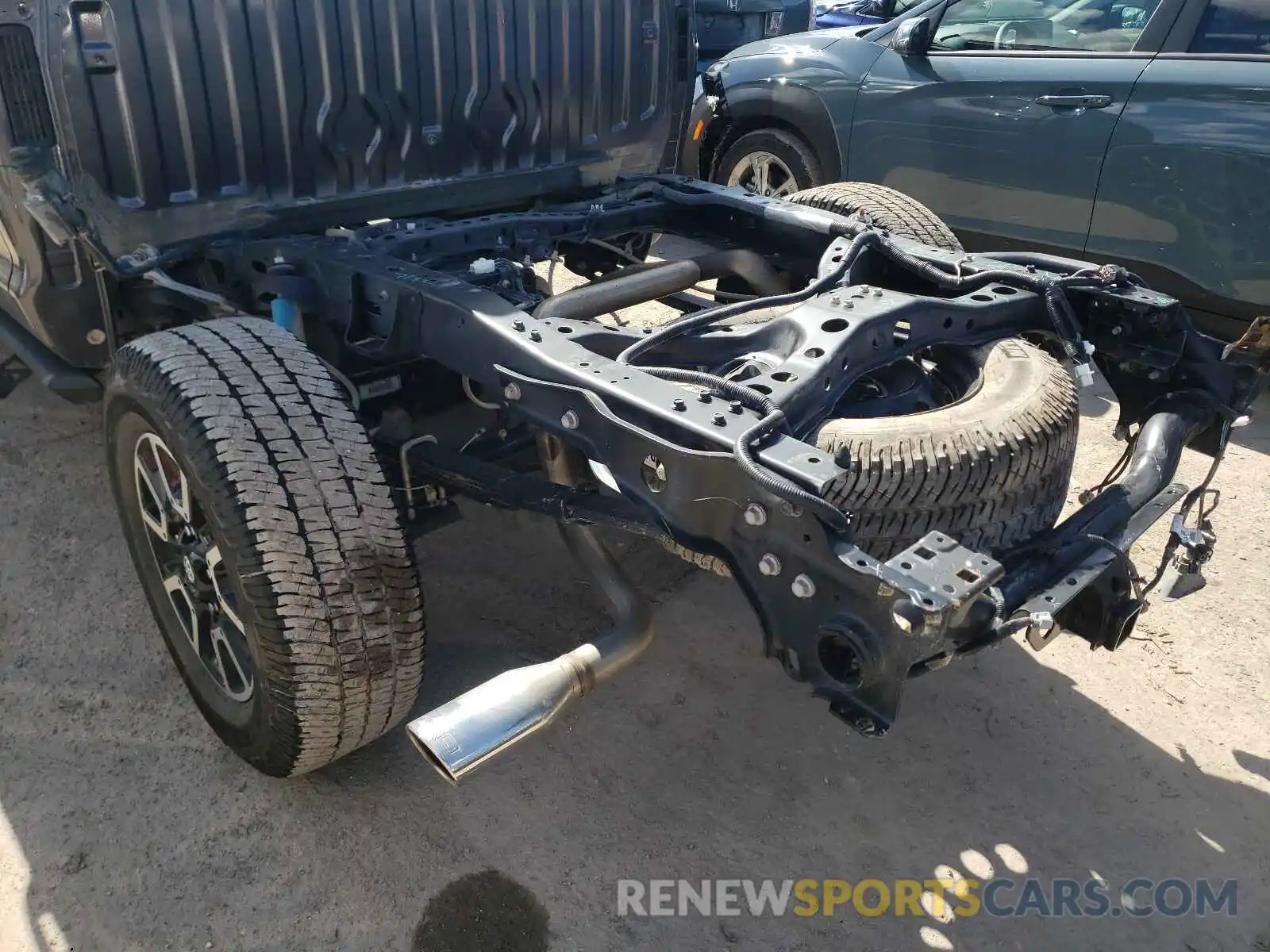 9 Photograph of a damaged car 5TFAY5F17KX867805 TOYOTA TUNDRA 2019