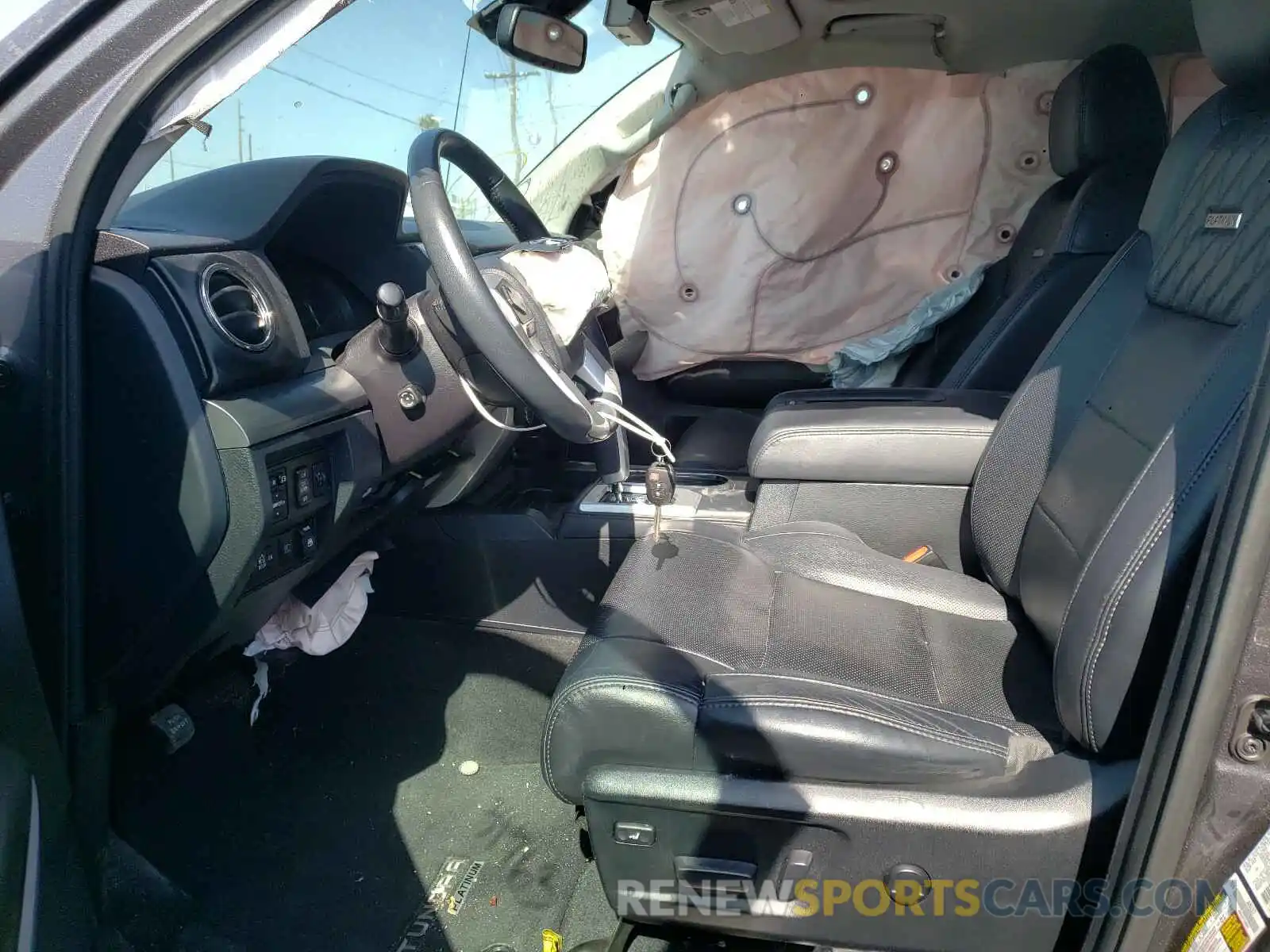 5 Photograph of a damaged car 5TFAY5F18KX804437 TOYOTA TUNDRA 2019