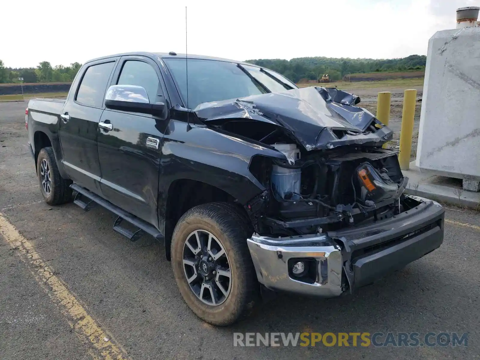 1 Photograph of a damaged car 5TFAY5F18KX845781 TOYOTA TUNDRA 2019