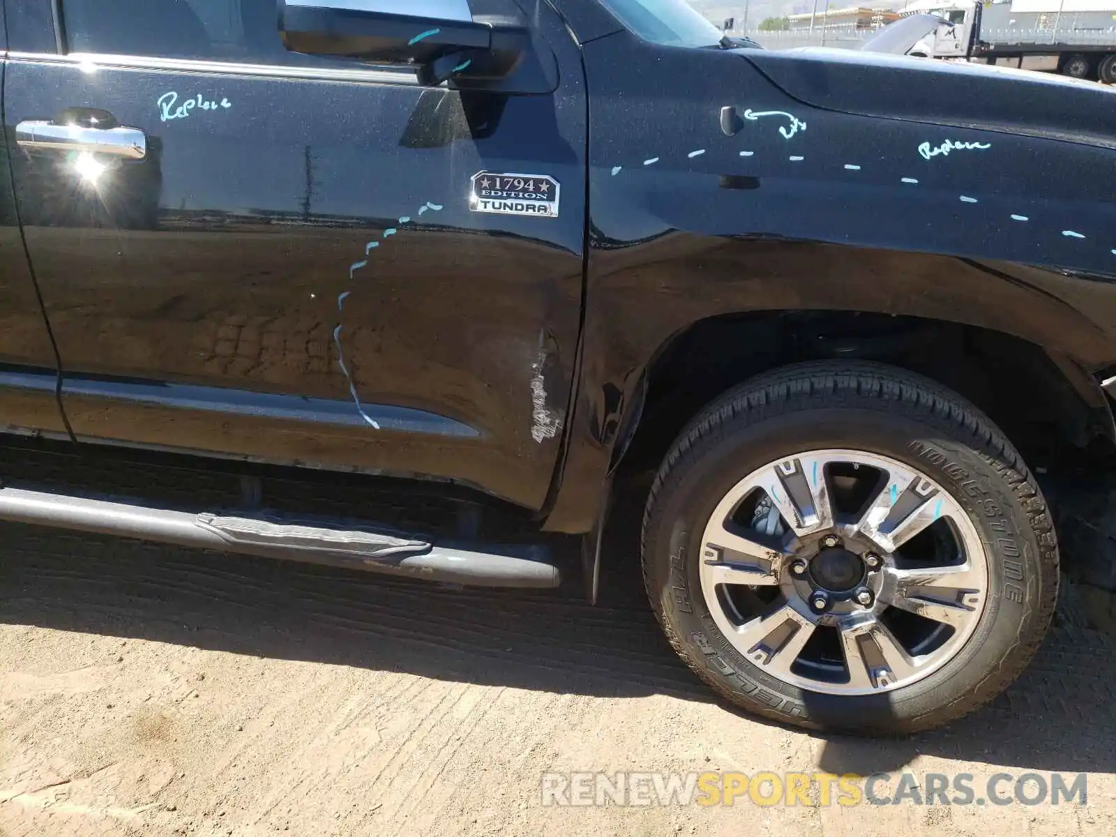 9 Photograph of a damaged car 5TFAY5F18KX855839 TOYOTA TUNDRA 2019