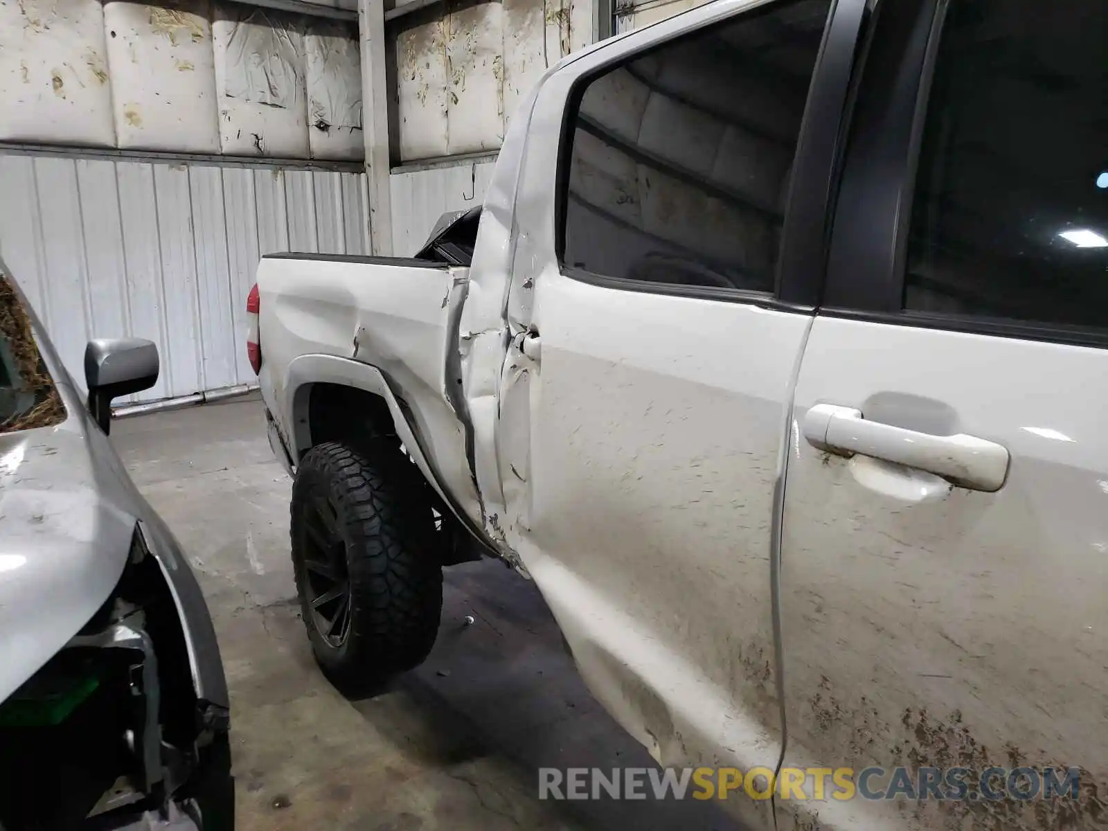 9 Photograph of a damaged car 5TFAY5F19KX805192 TOYOTA TUNDRA 2019