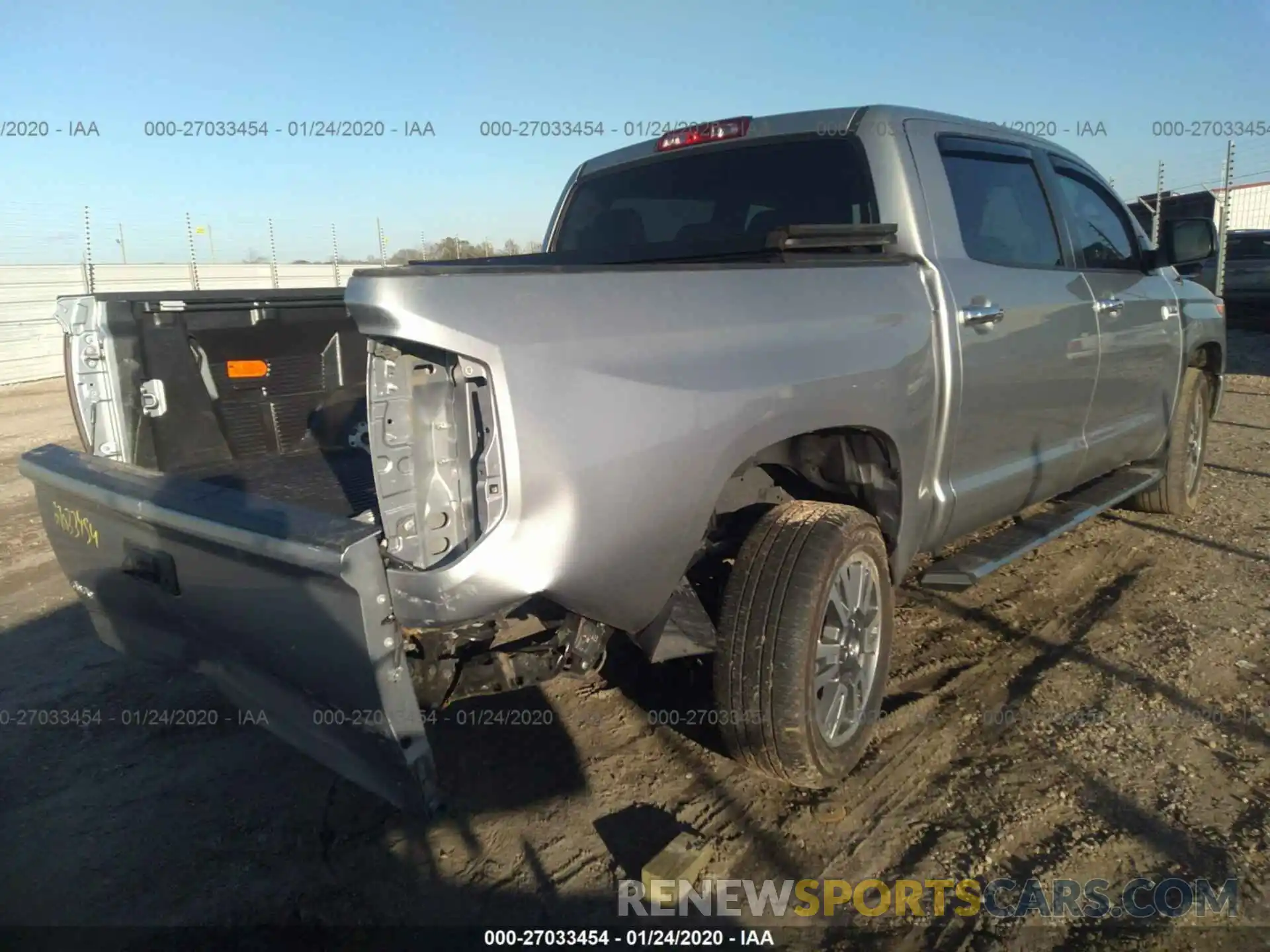 4 Фотография поврежденного автомобиля 5TFAY5F19KX823076 TOYOTA TUNDRA 2019