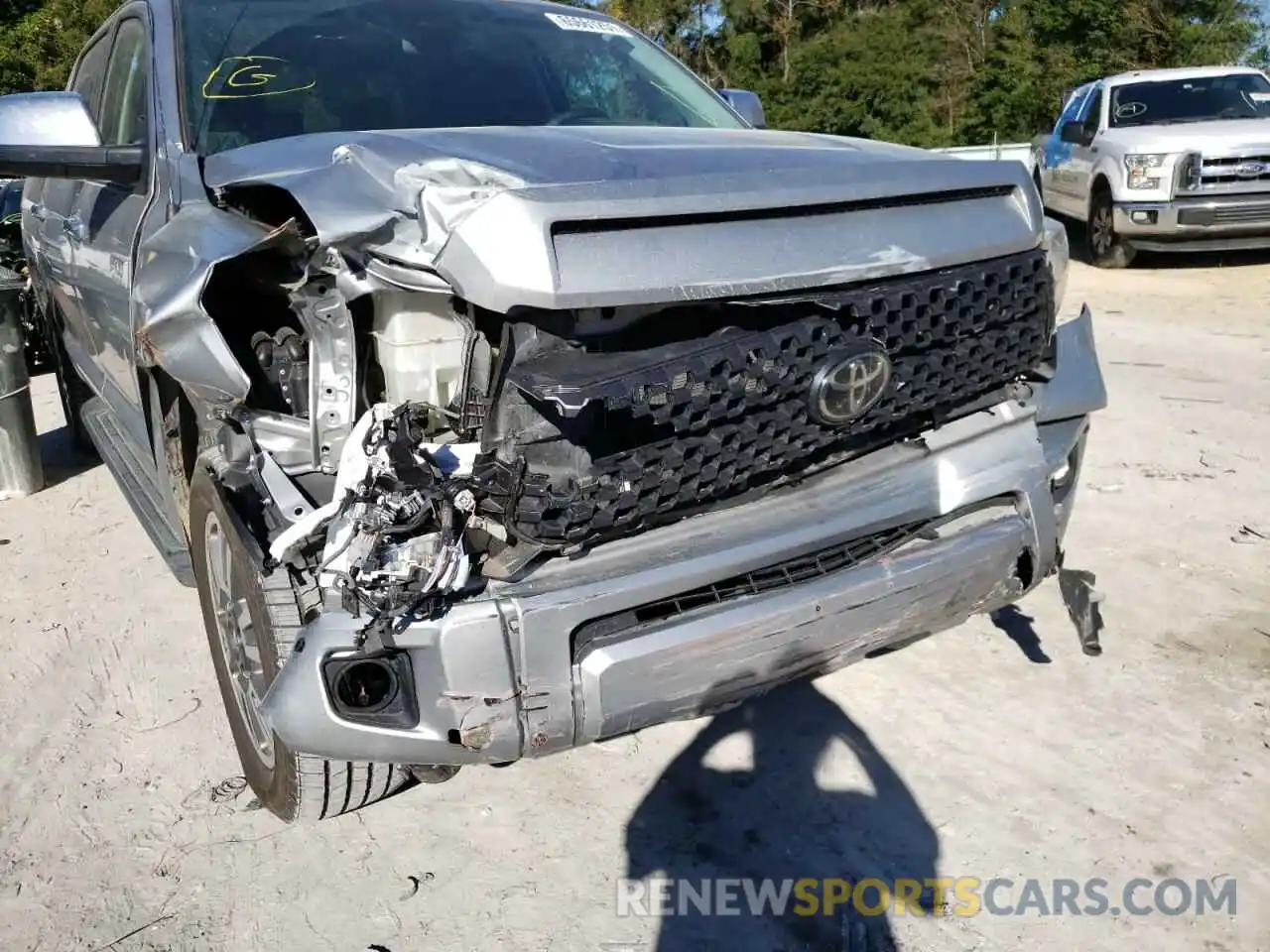 9 Photograph of a damaged car 5TFAY5F19KX829511 TOYOTA TUNDRA 2019